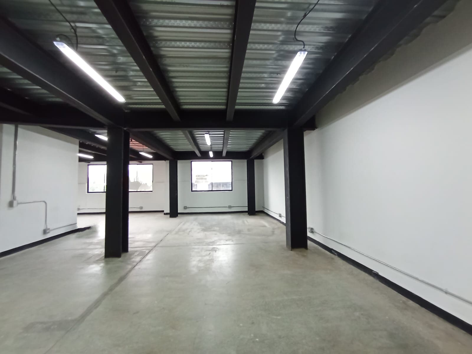 Local en arriendo en Trinidad, Guayabal, Medellín — foto 1 de 10