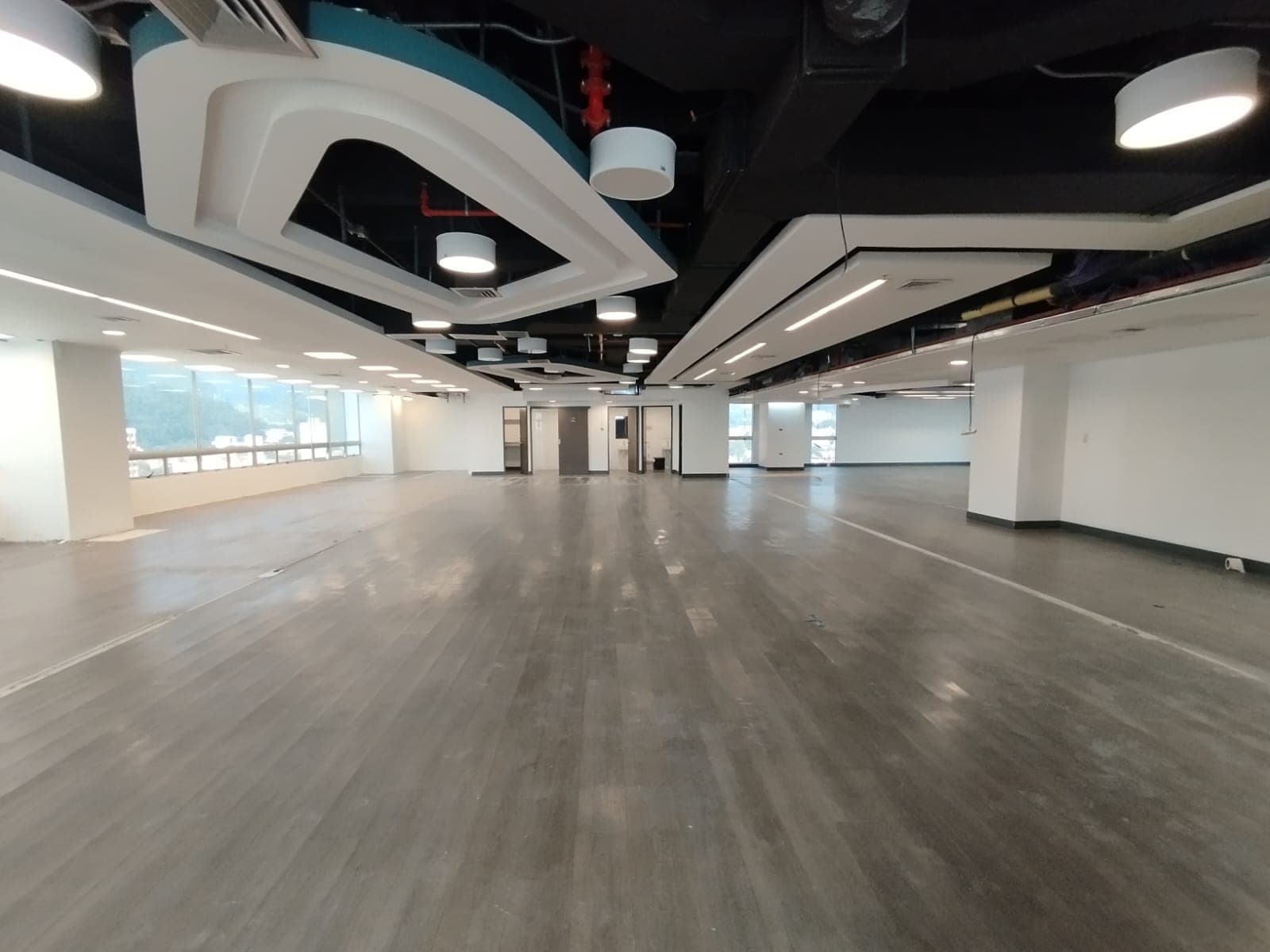 Oficina en arriendo en Los Alpes, Belen, Medellín — foto 1 de 14