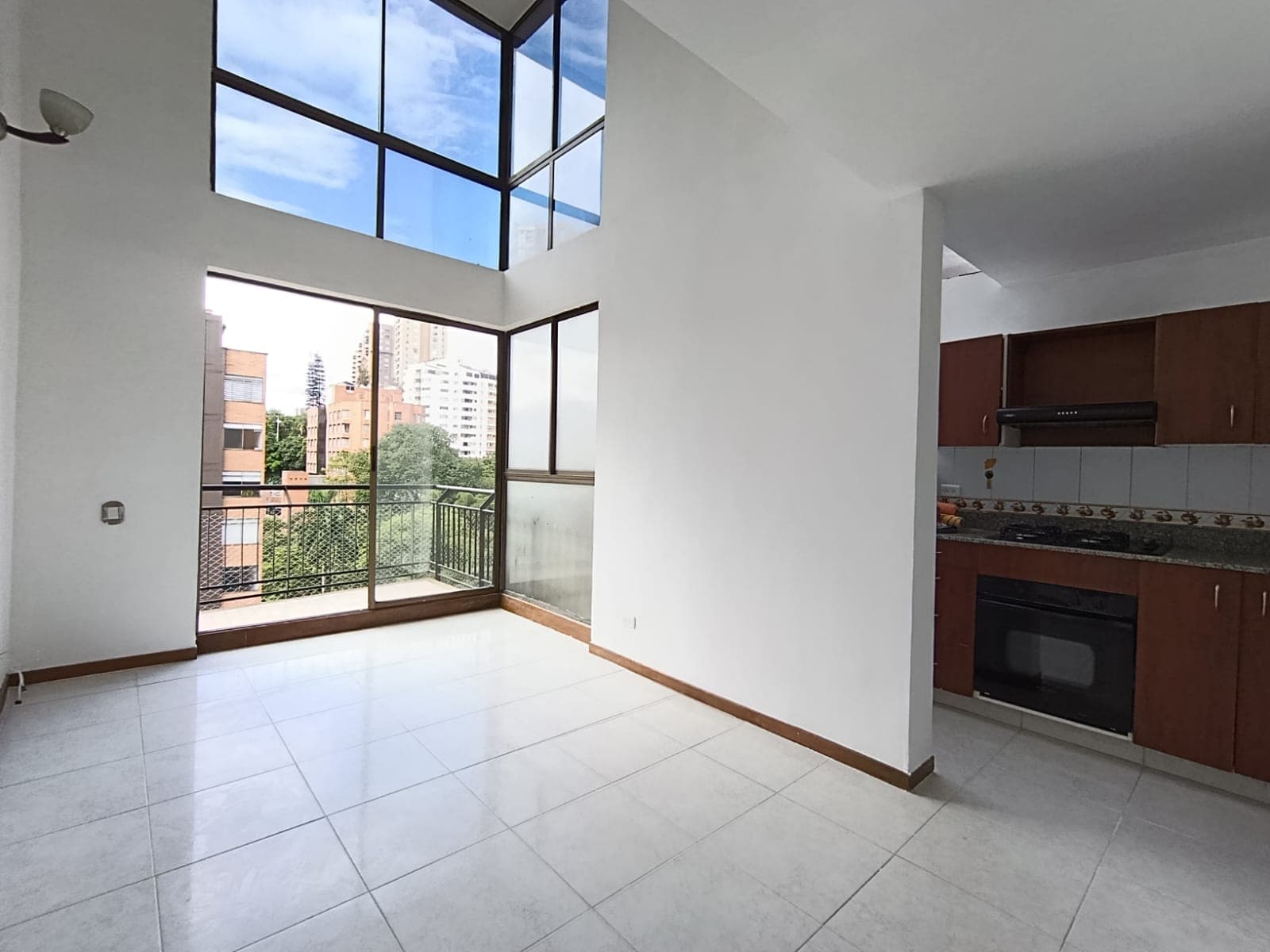 Apartamento en arriendo en Castropol, El Poblado, Medellín — foto 1 de 20