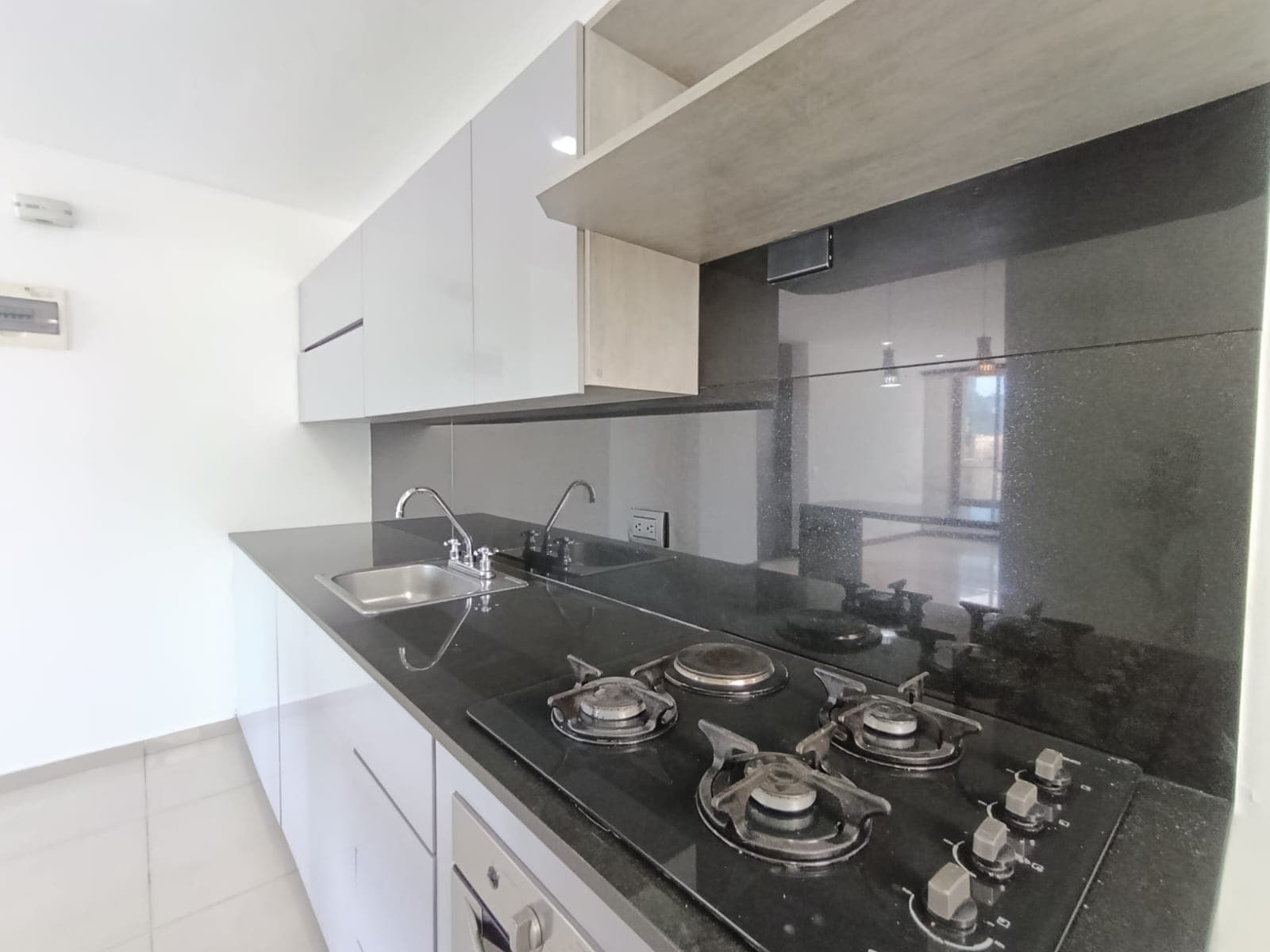 Apartamento en arriendo en Ciudad Del Rio, El Poblado, Medellín — foto 5 de 18