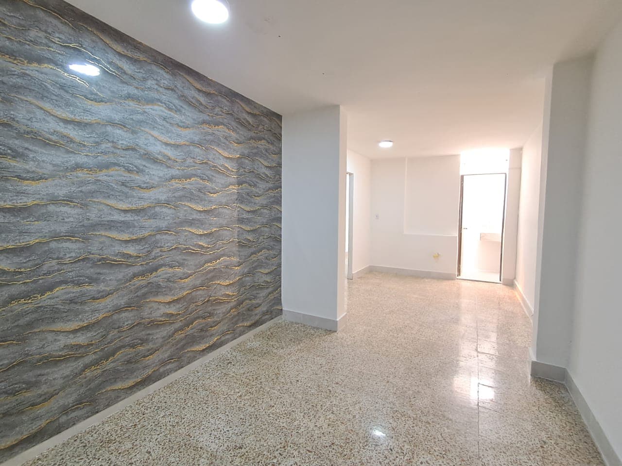 Casa Comercial en arriendo en Villa Hermosa, Centro, Medellín — foto 1 de 20