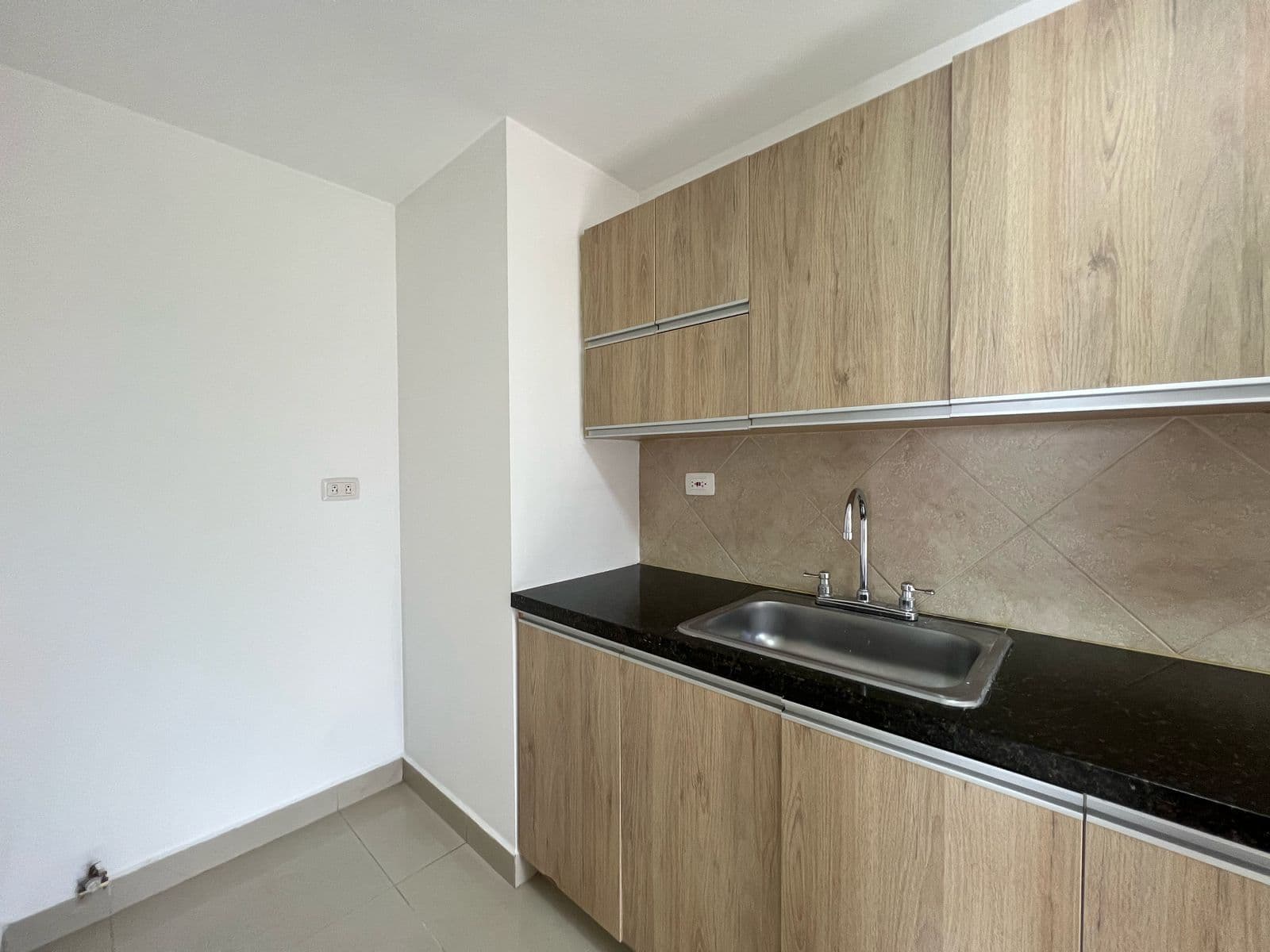 Apartamento en arriendo en La Calera, El Poblado, Medellín — foto 2 de 20