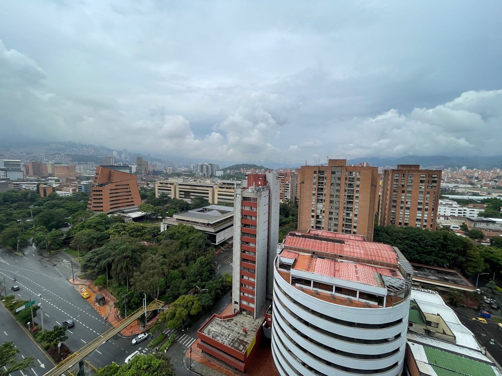 Apartamento en arriendo en Carlos e. Restrepo, Laureles, Medellín — foto 3 de 16