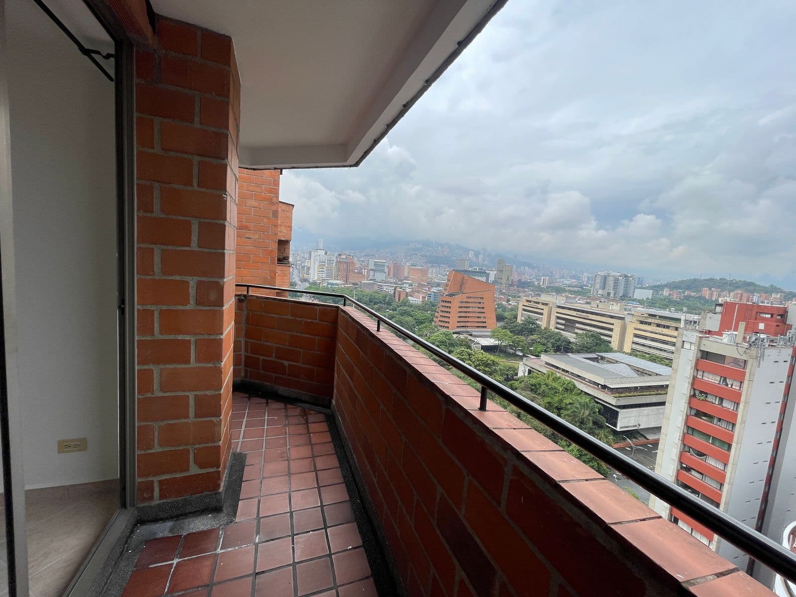 Apartamento en arriendo en Carlos e. Restrepo, Laureles, Medellín — foto 4 de 16