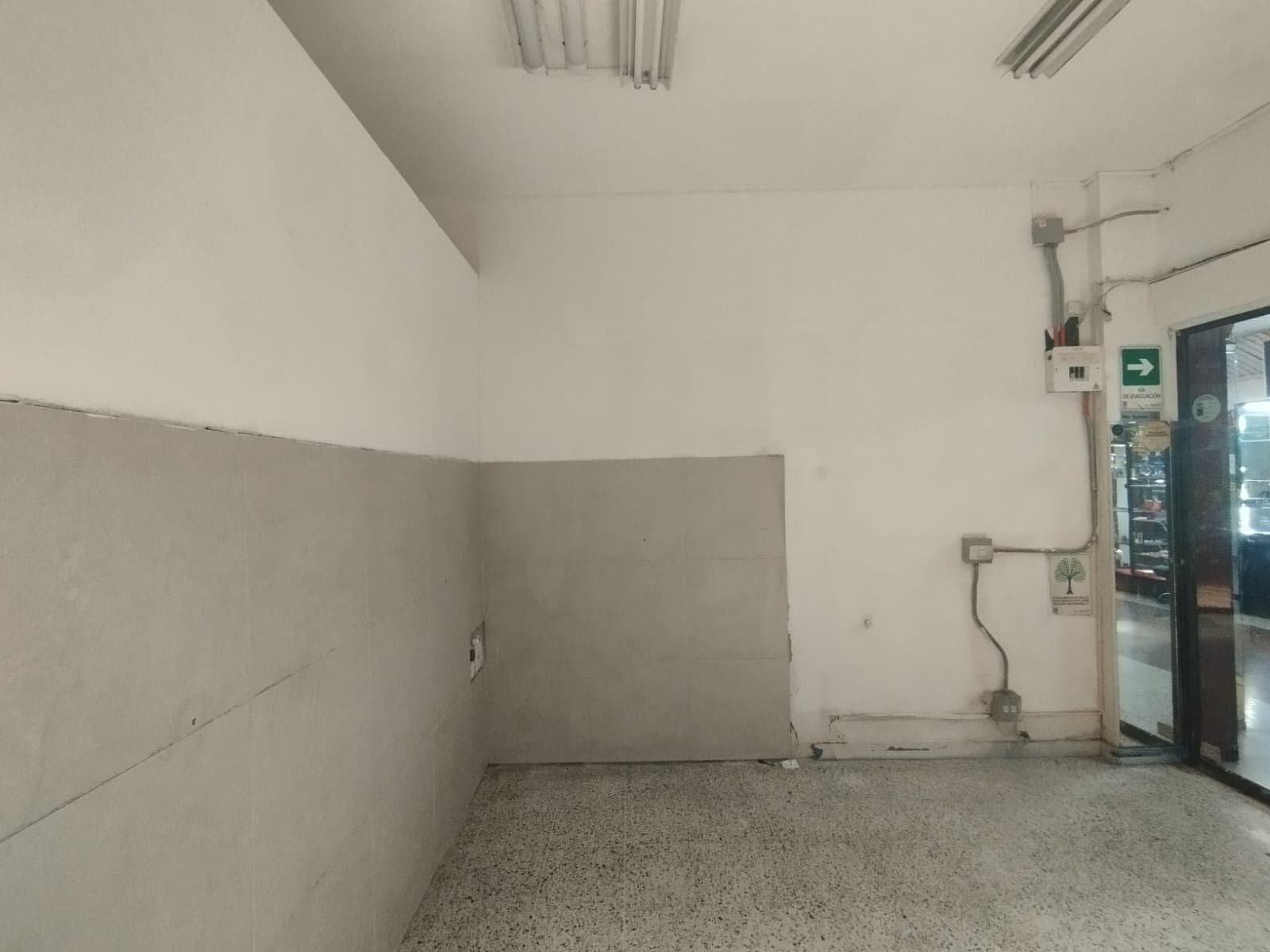 Local en arriendo en La Candelaria, Centro, Medellín — foto 2 de 8