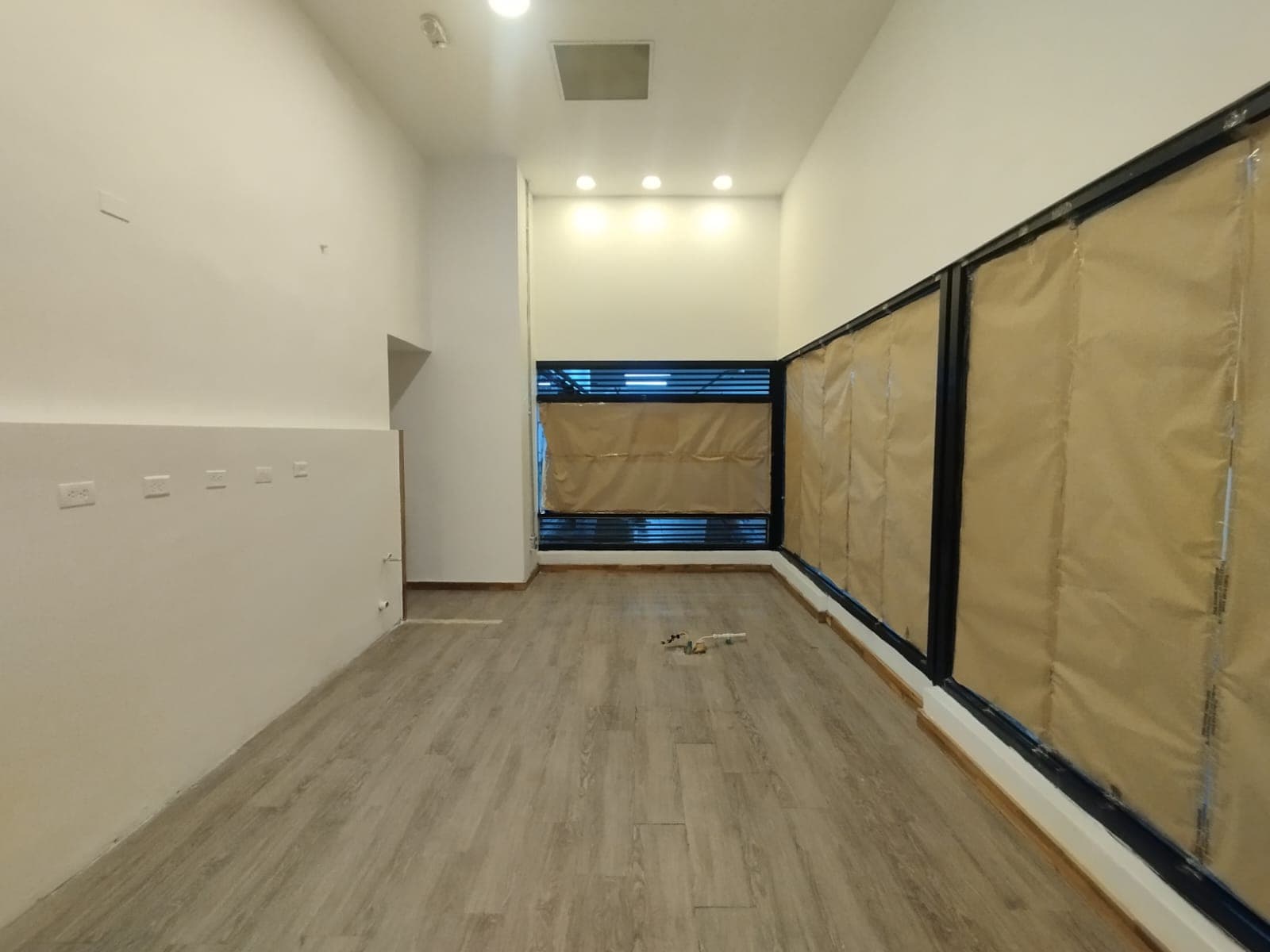 Local en arriendo en La Candelaria, Centro, Medellín — foto 1 de 8