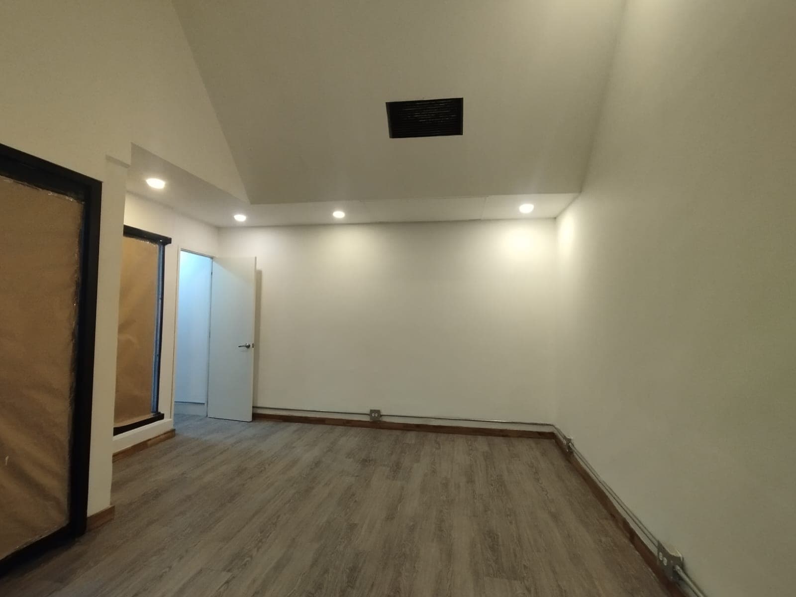Local en arriendo en La Candelaria, Centro, Medellín — foto 3 de 8