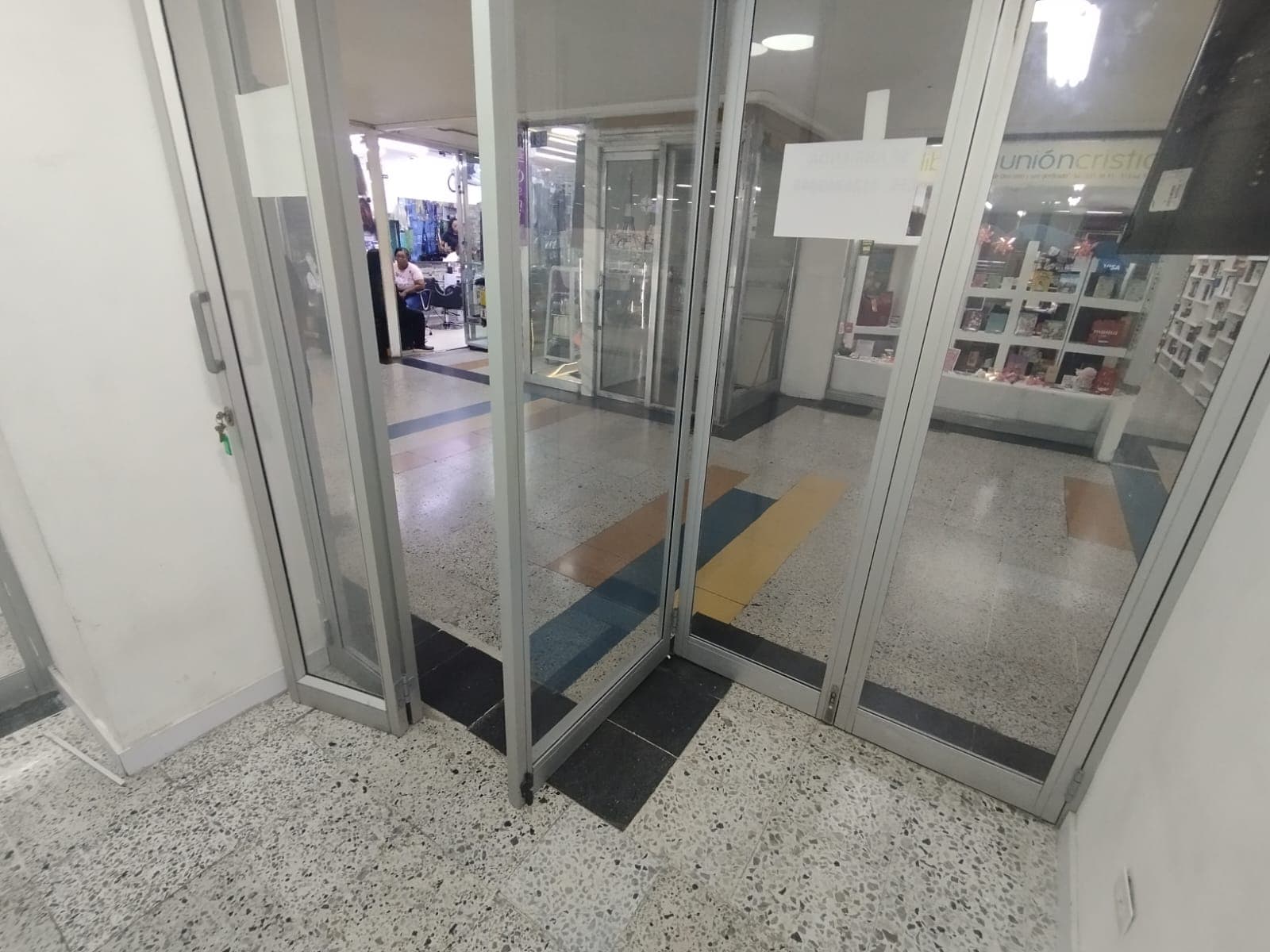Local en arriendo en La Candelaria, Centro, Medellín — foto 2 de 8