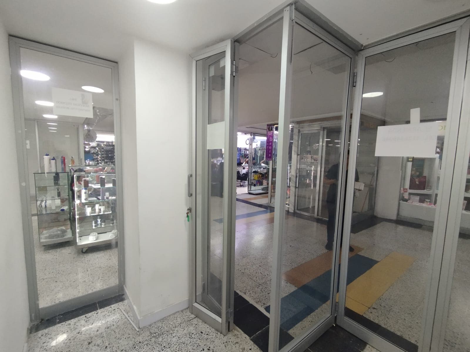 Local en arriendo en La Candelaria, Centro, Medellín — foto 3 de 8