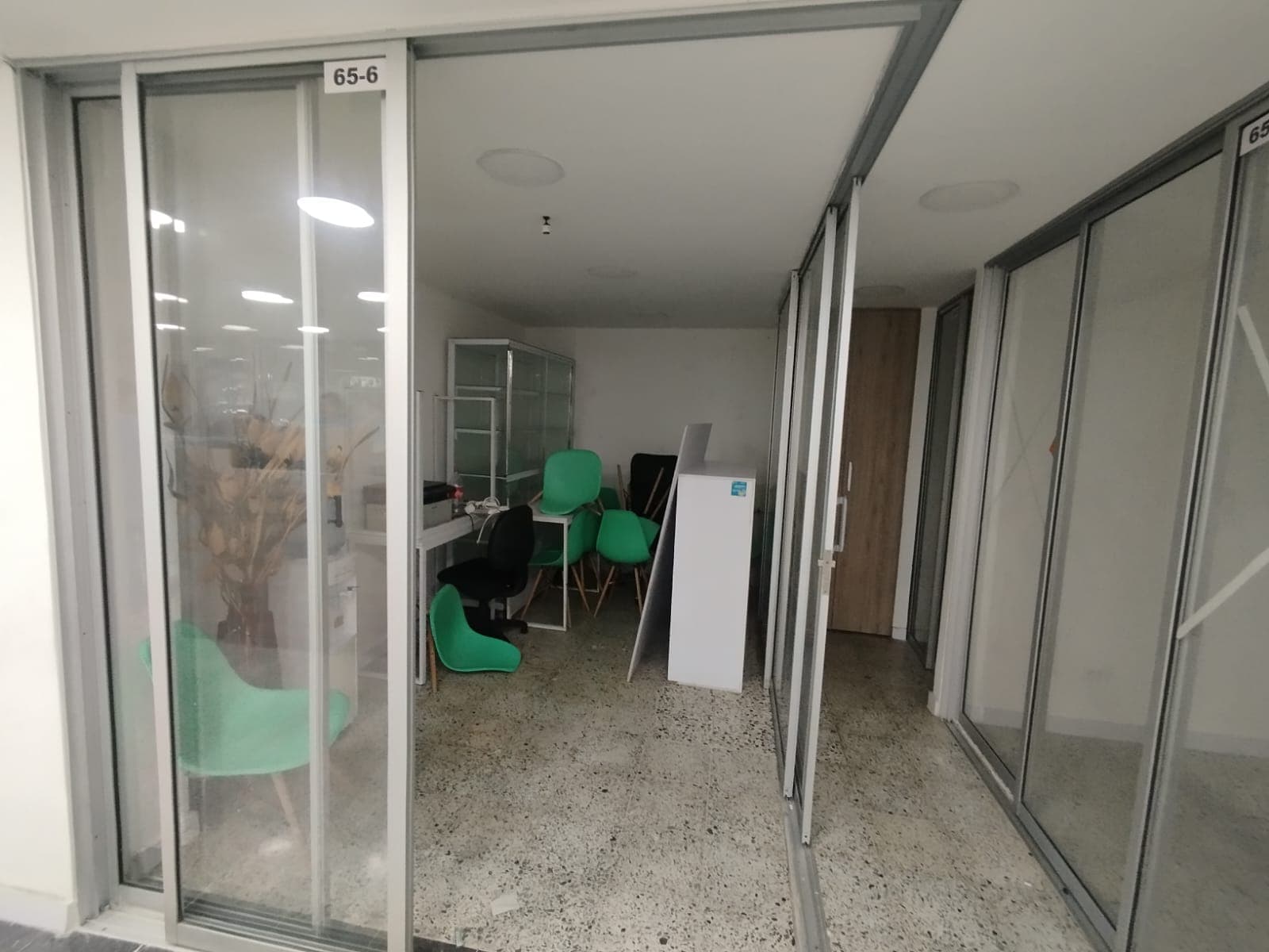 Local en arriendo en La Candelaria, Centro, Medellín — foto 1 de 9