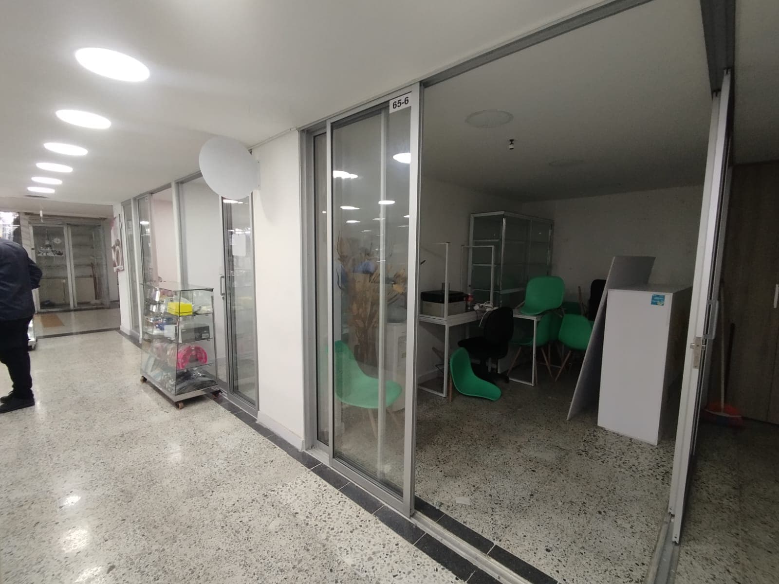 Local en arriendo en La Candelaria, Centro, Medellín — foto 3 de 9