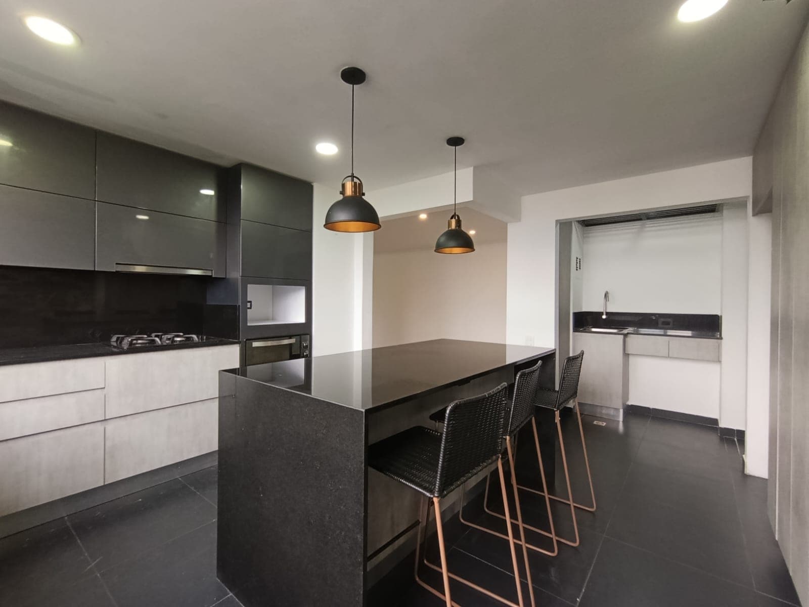 Apartamento en arriendo en La Visitacion Los Gonzalez, El Poblado, Medellín — foto 3 de 20