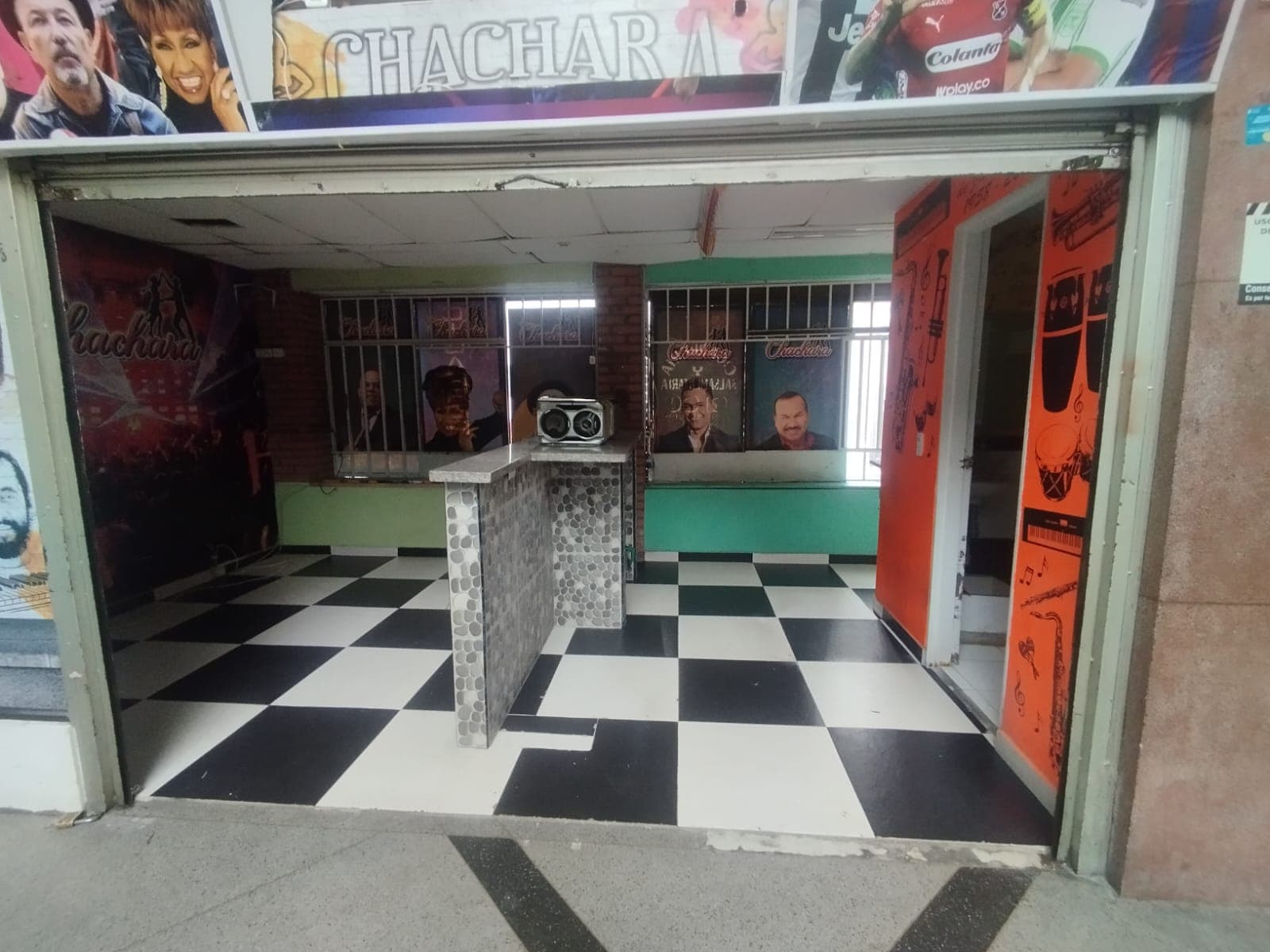 Local en arriendo en La Candelaria, Centro, Medellín — foto 1 de 10