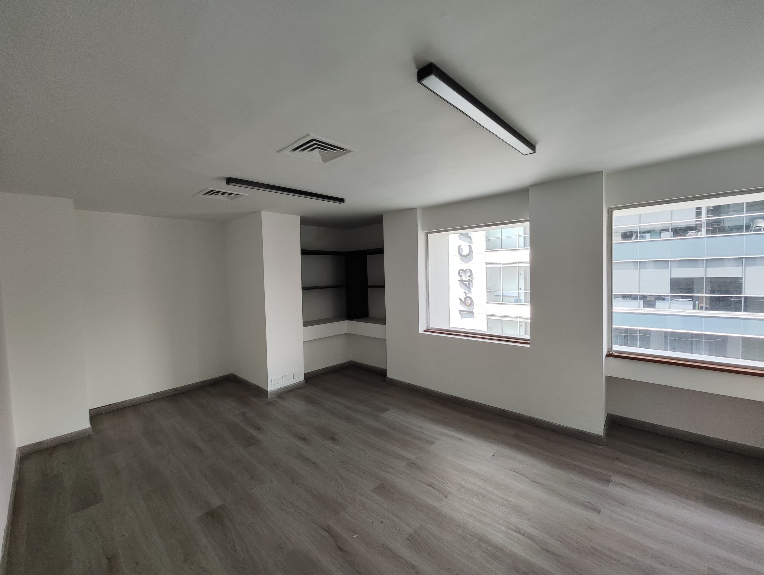 Oficina en arriendo en El Campestre La Frontera, El Poblado, Medellín — foto 4 de 11