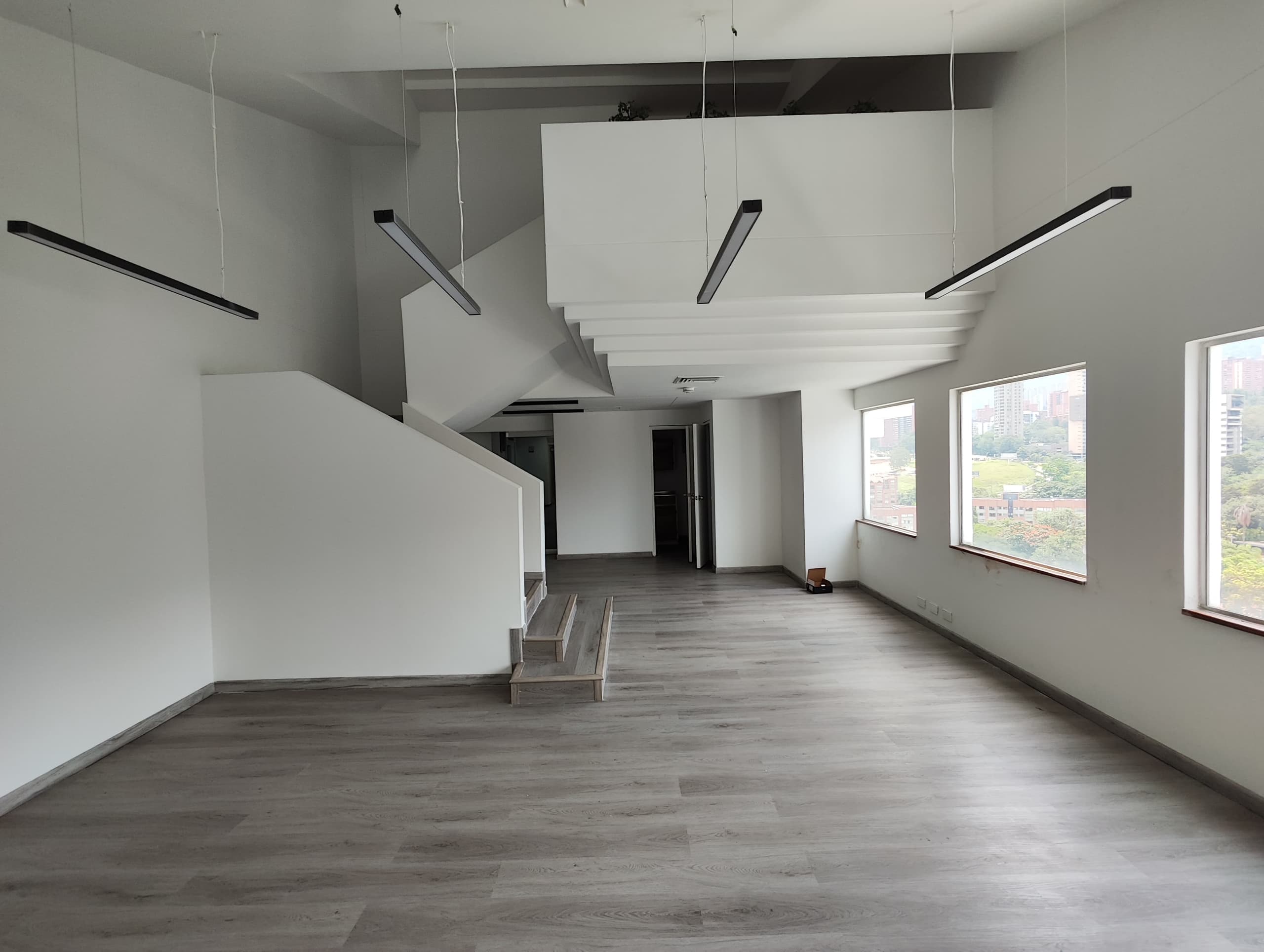Oficina en arriendo en El Campestre La Frontera, El Poblado, Medellín — foto 5 de 11