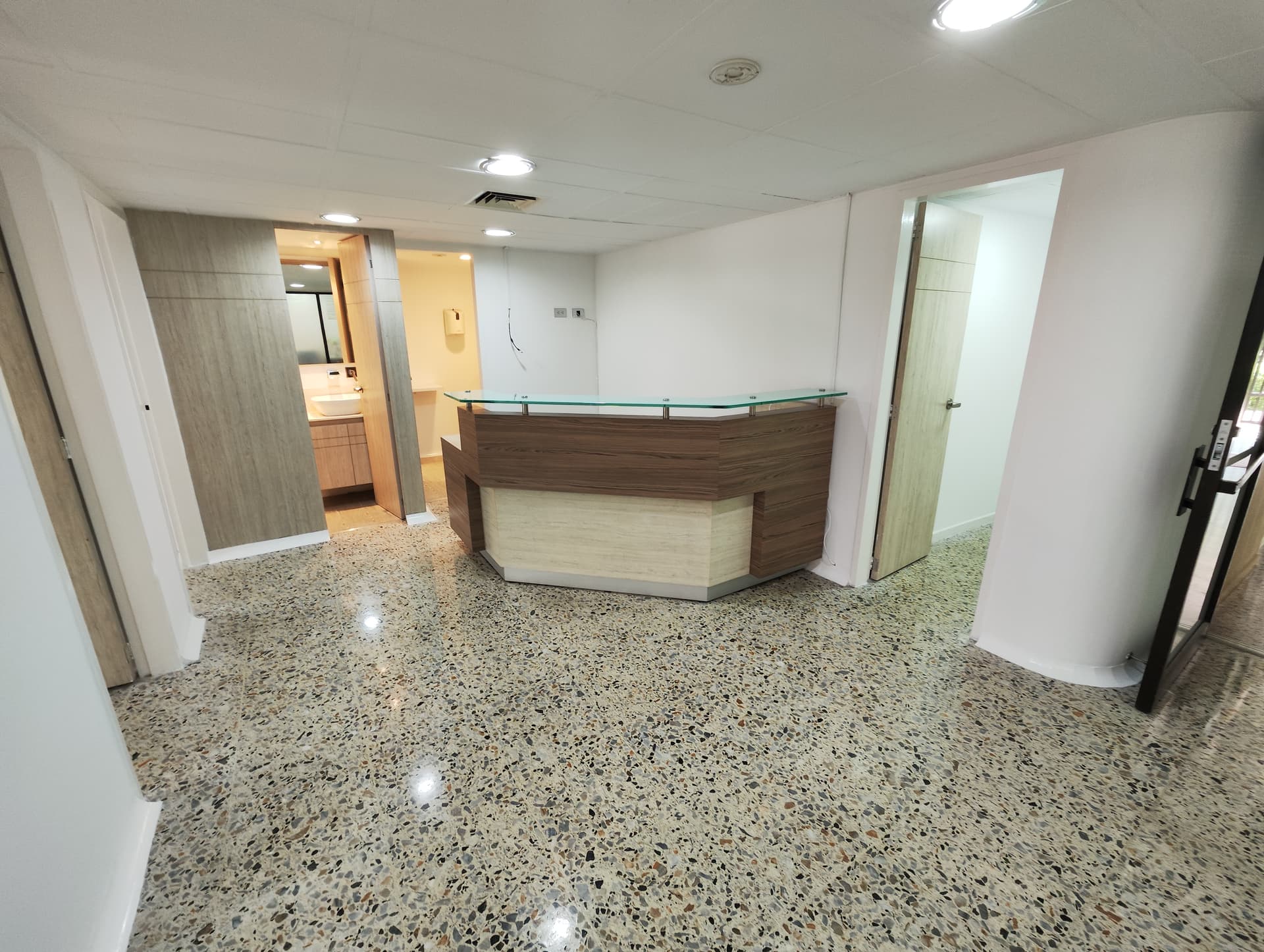 Local en arriendo en Laureles, Medellín — foto 1 de 14