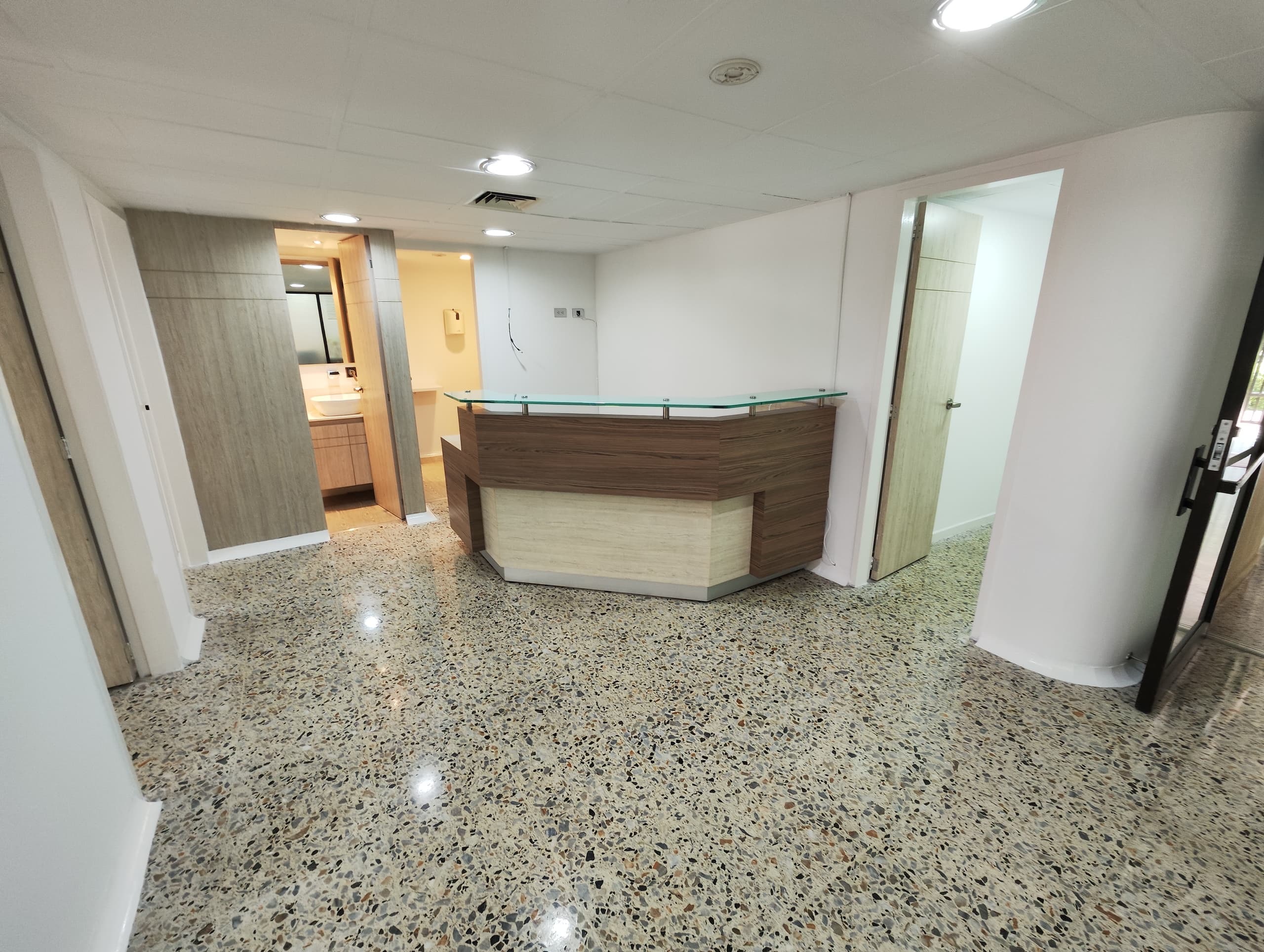 Local en arriendo en Laureles, Medellín — foto 1 de 14