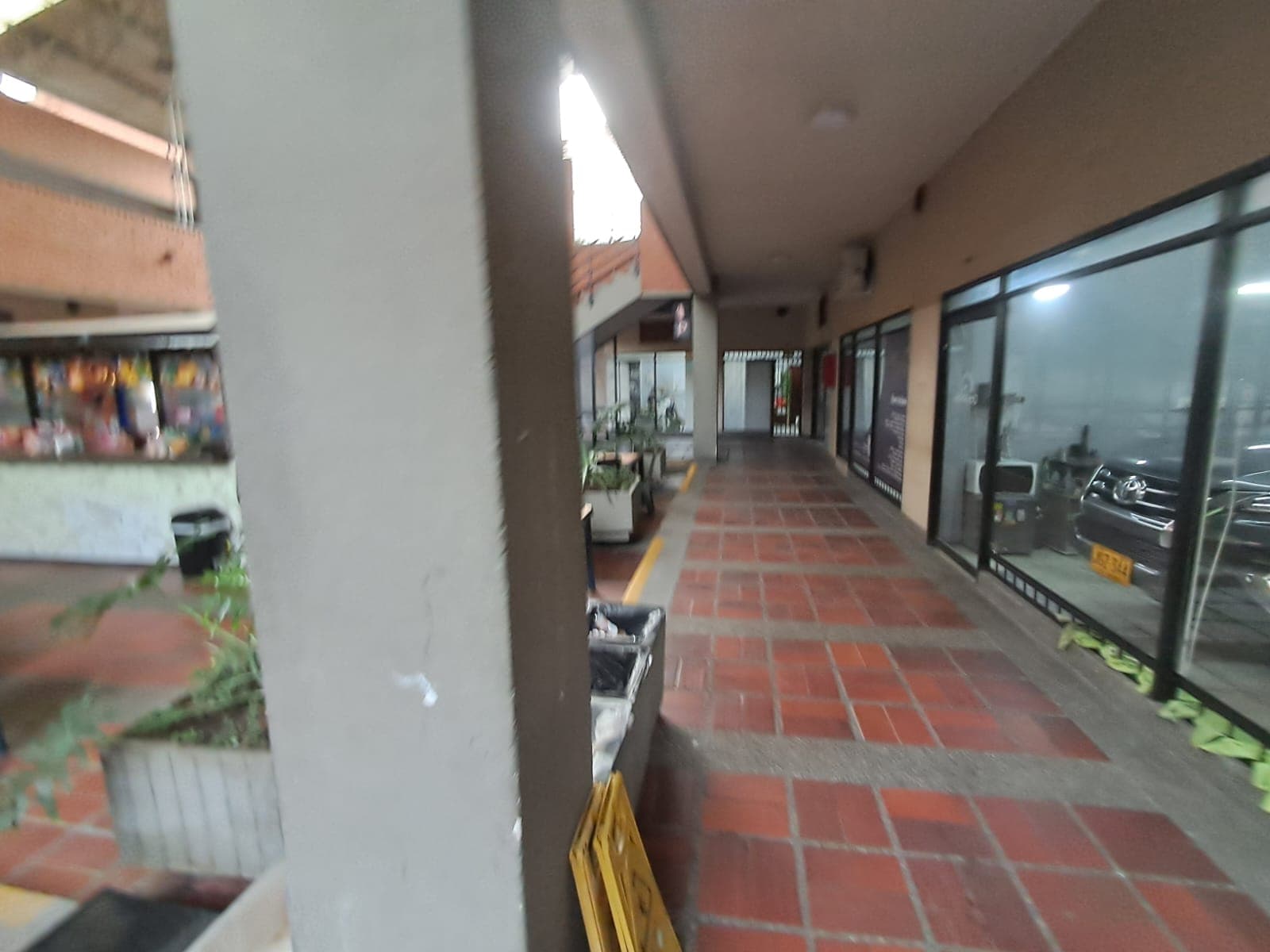 Local en arriendo en Suramericana, Laureles, Medellín — foto 3 de 9
