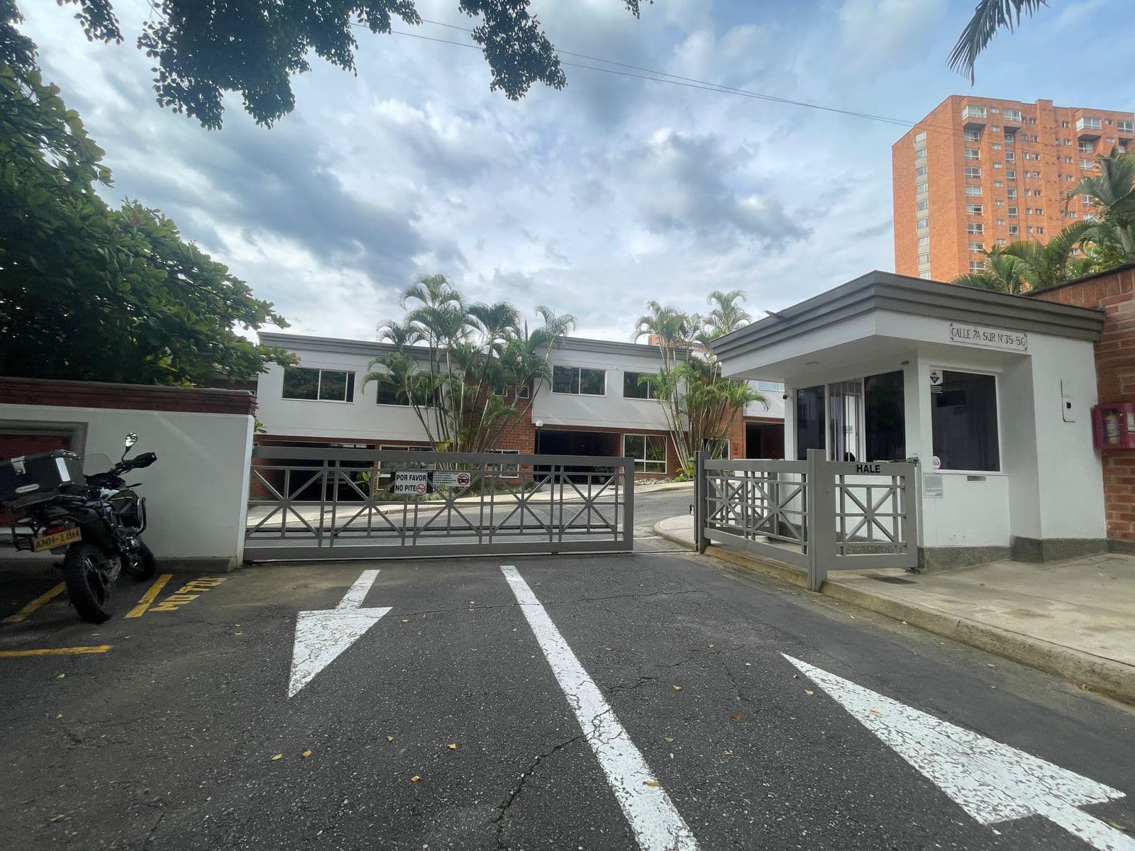 Casa Vivienda en arriendo en Los Balsos, El Poblado, Medellín — foto 2 de 20