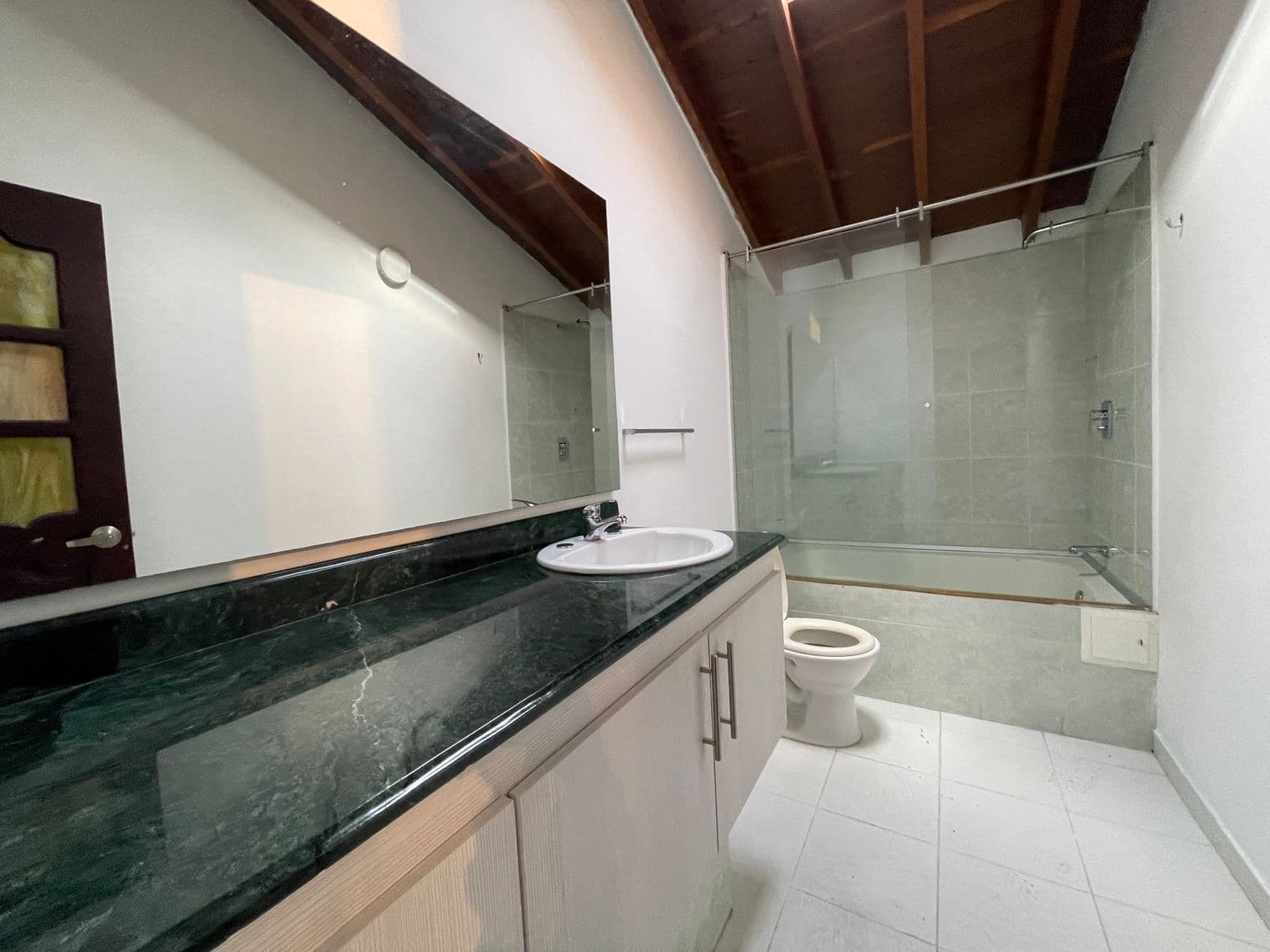 Casa Vivienda en arriendo en Los Balsos, El Poblado, Medellín — foto 5 de 20