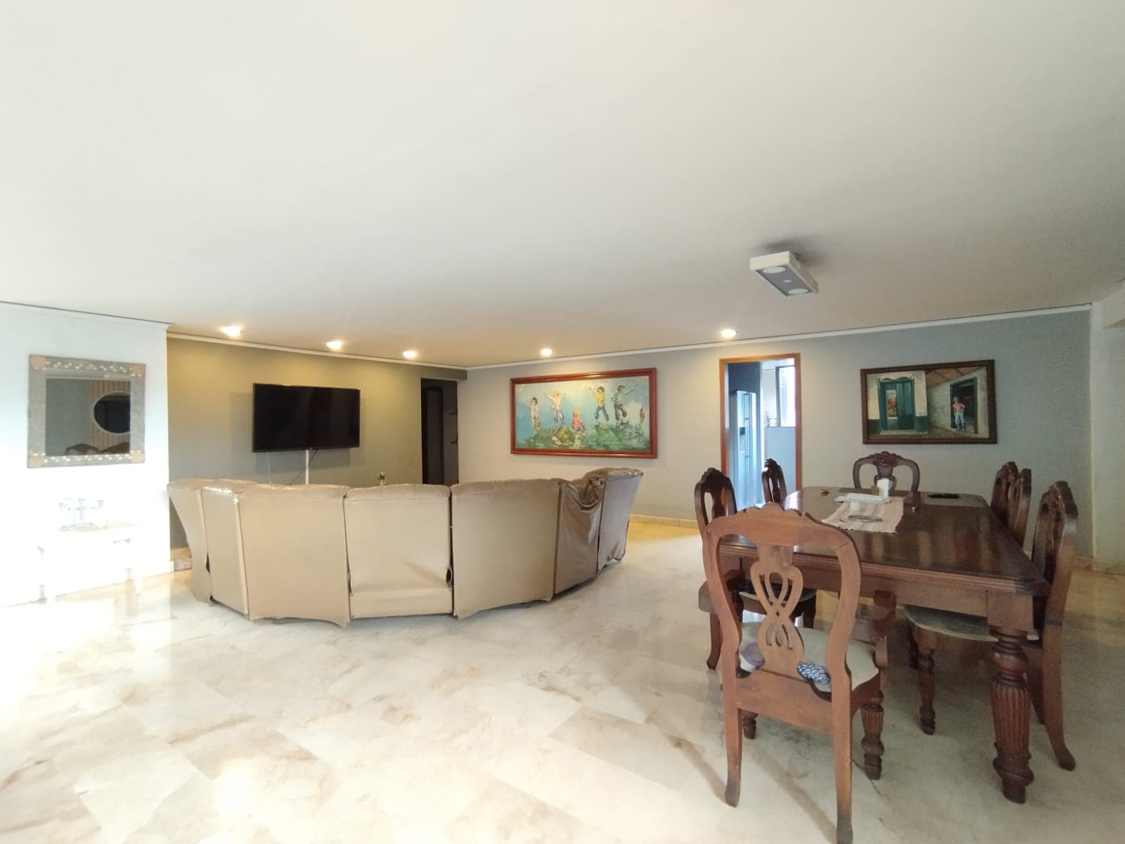 Apartamento en arriendo en Los Balsos, El Poblado, Medellín — foto 1 de 17