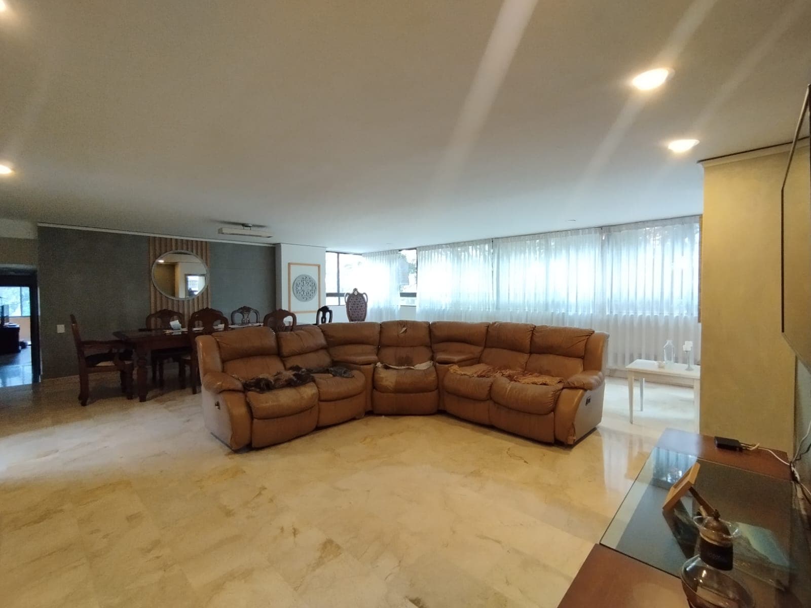 Apartamento en arriendo en Los Balsos, El Poblado, Medellín — foto 3 de 17