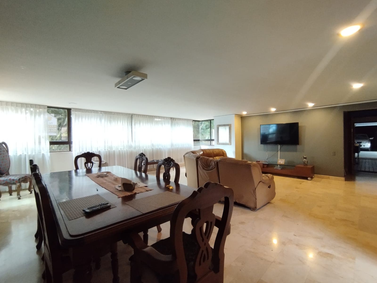 Apartamento en arriendo en Los Balsos, El Poblado, Medellín — foto 4 de 17