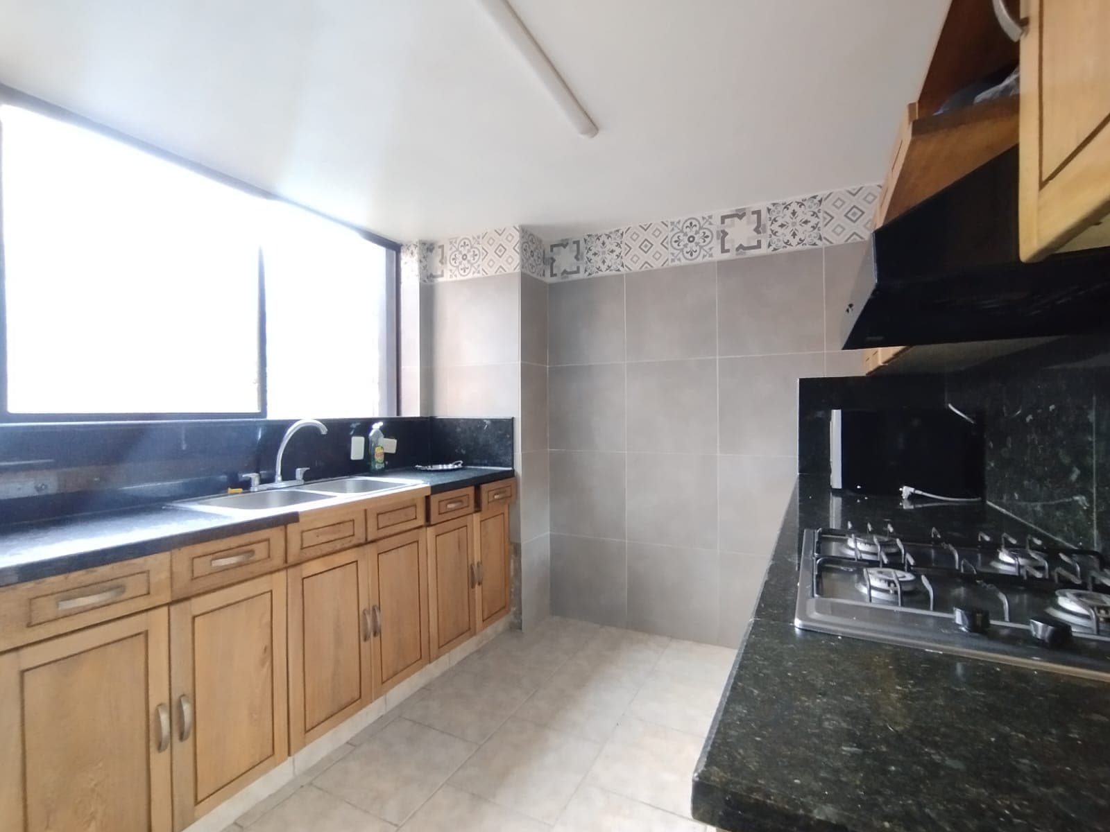 Apartamento en arriendo en Los Balsos, El Poblado, Medellín — foto 5 de 17