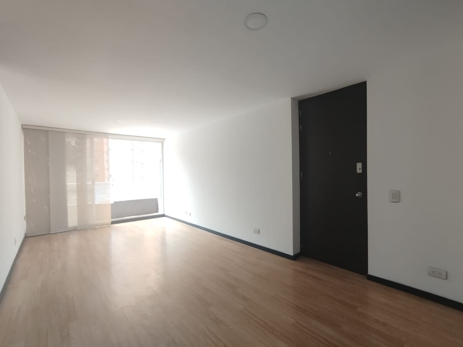 Apartamento en arriendo en Ciudad Del Rio, El Poblado, Medellín — foto 3 de 16
