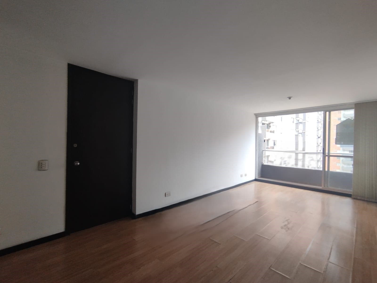 Apartamento en arriendo en Ciudad Del Rio, El Poblado, Medellín — foto 1 de 16
