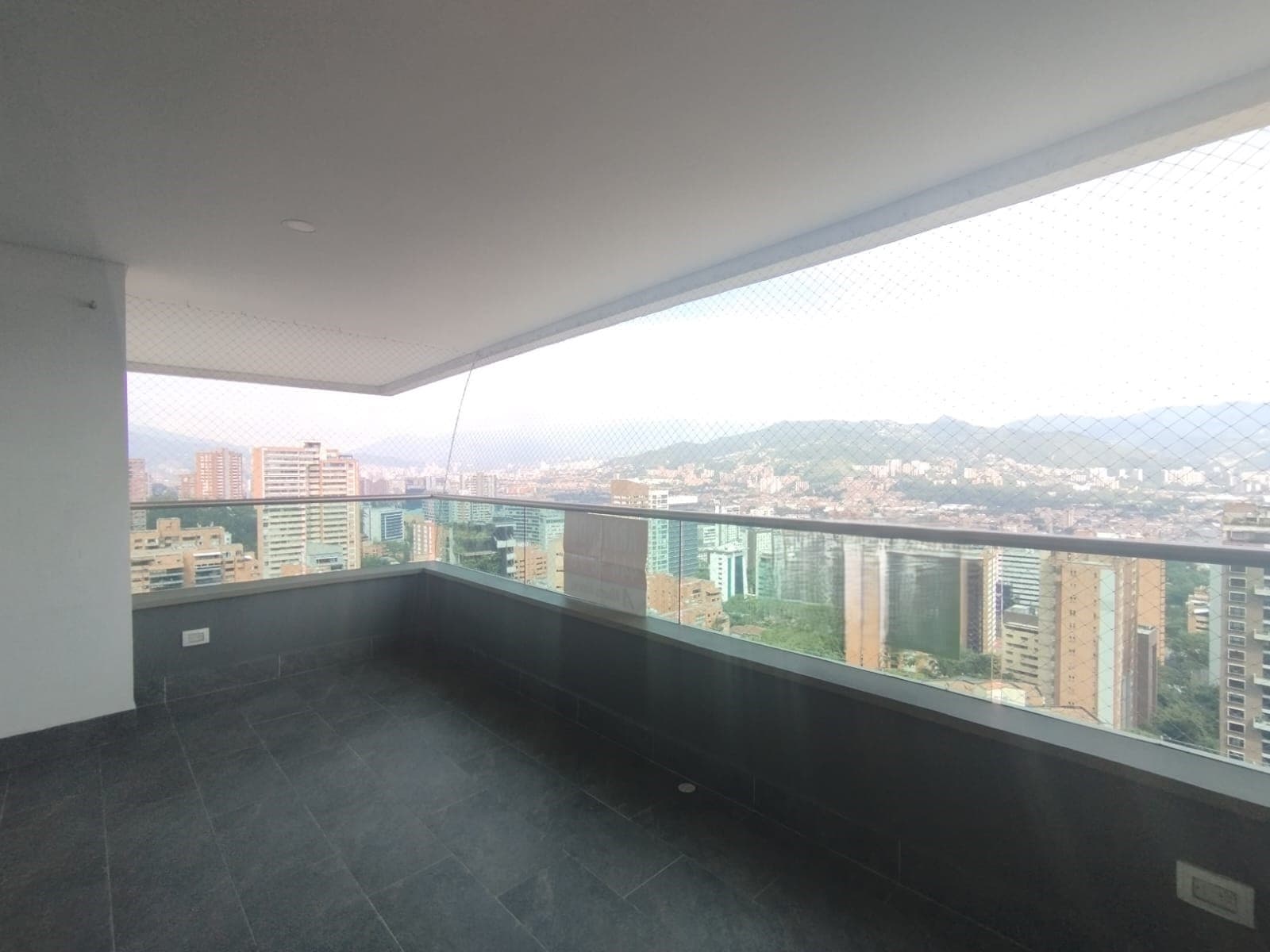 Apartamento en arriendo en Loma de los Parra, El Poblado, Medellín — foto 1 de 20