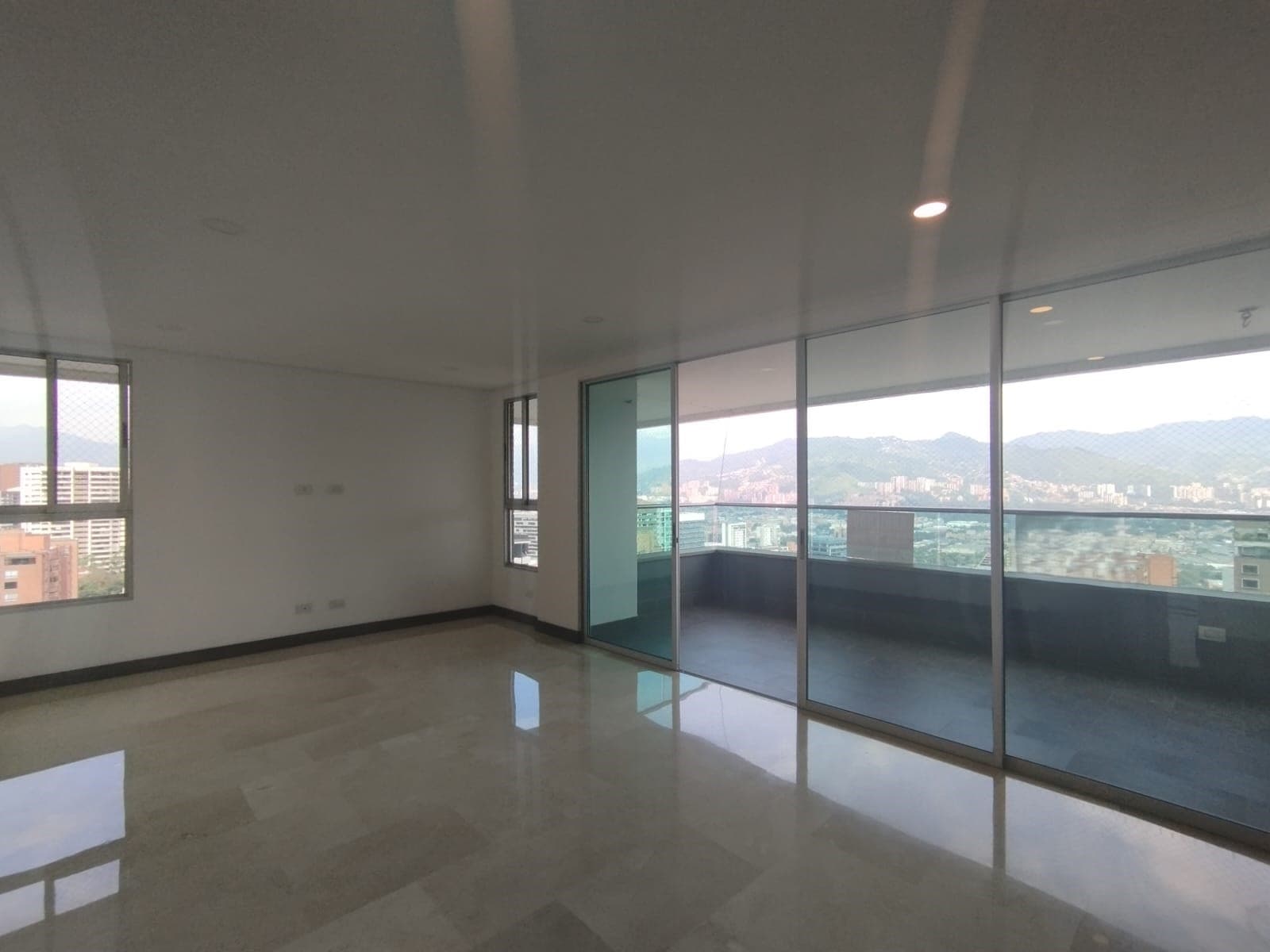Apartamento en arriendo en Loma de los Parra, El Poblado, Medellín — foto 2 de 20