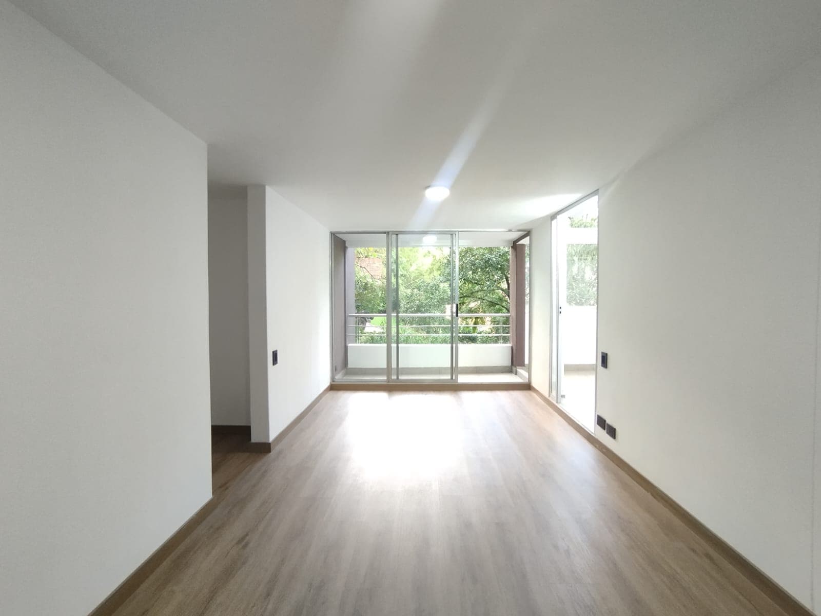 Apartamento en arriendo en Altos del Poblado Cola del Zorro, Medellín — foto 2 de 20
