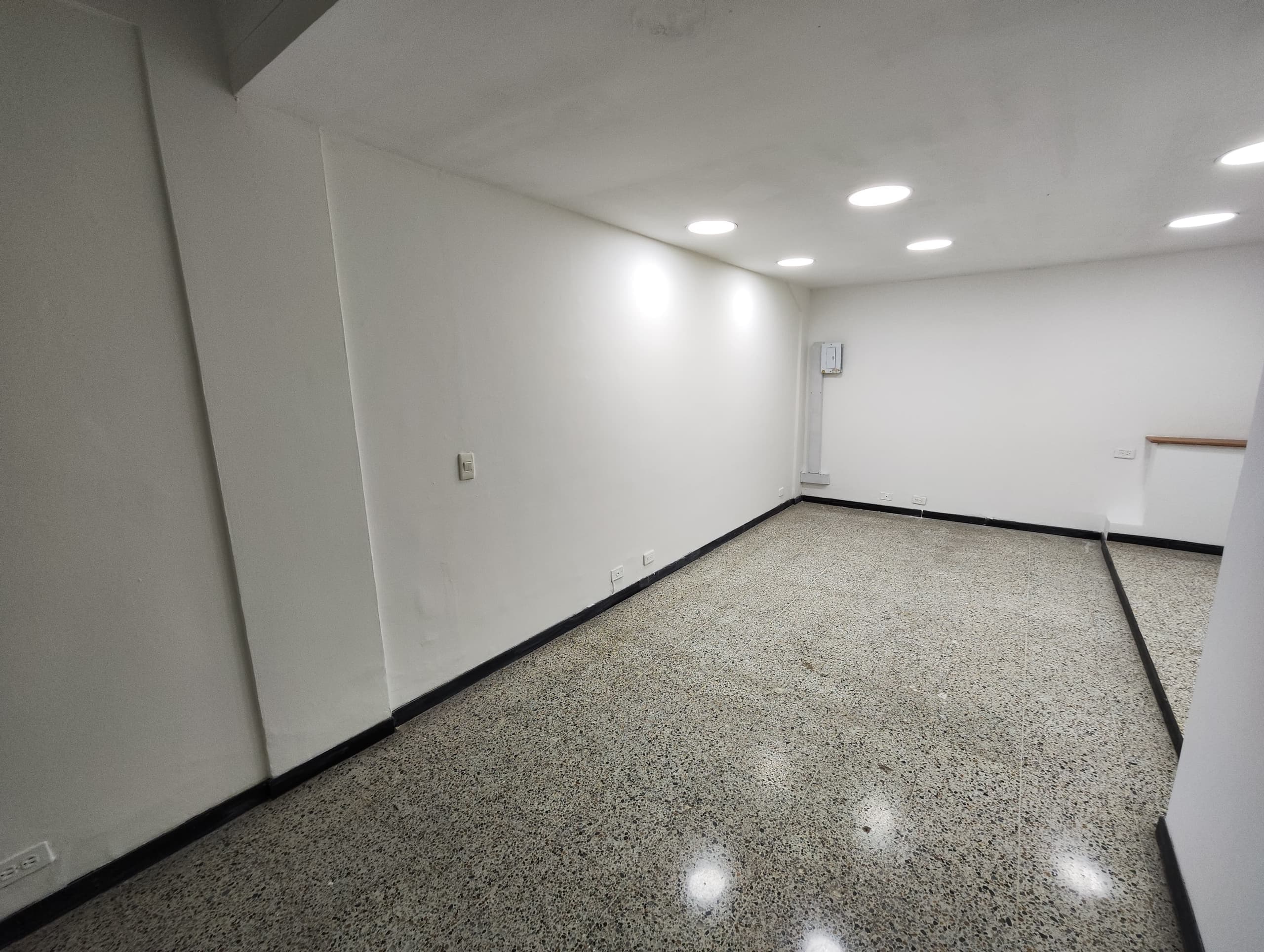 Oficina en arriendo en Villa Grande, Envigado — foto 3 de 10