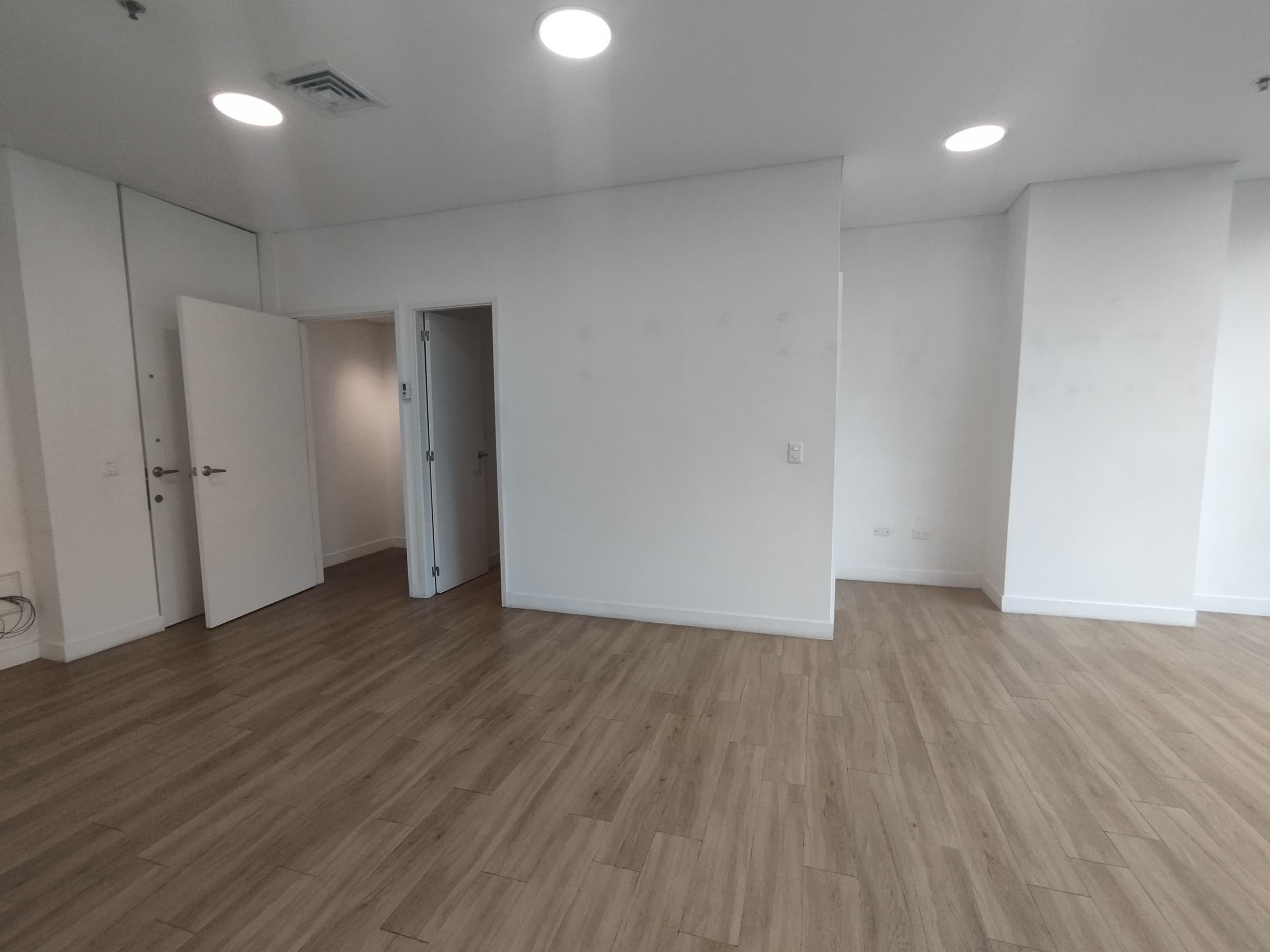 Oficina en arriendo en Los Balsos, El Poblado, Medellín — foto 2 de 12