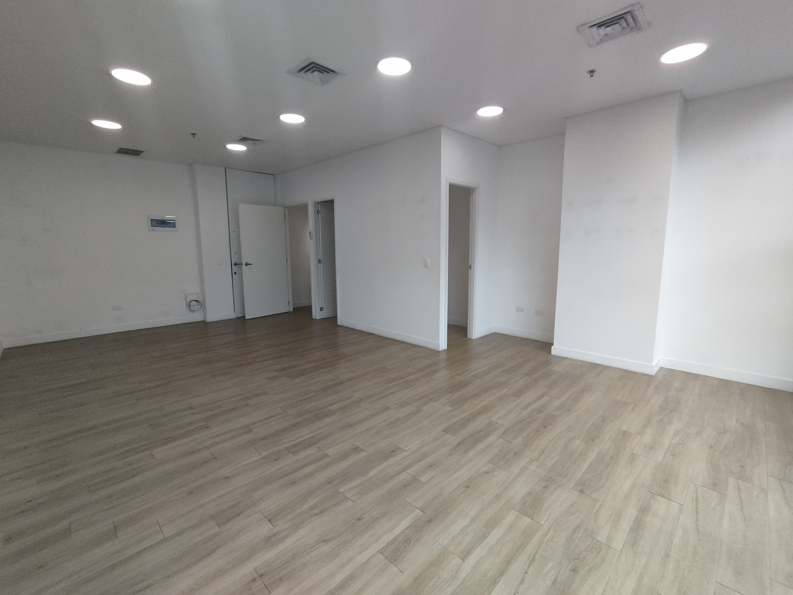 Oficina en arriendo en Los Balsos, El Poblado, Medellín — foto 3 de 12