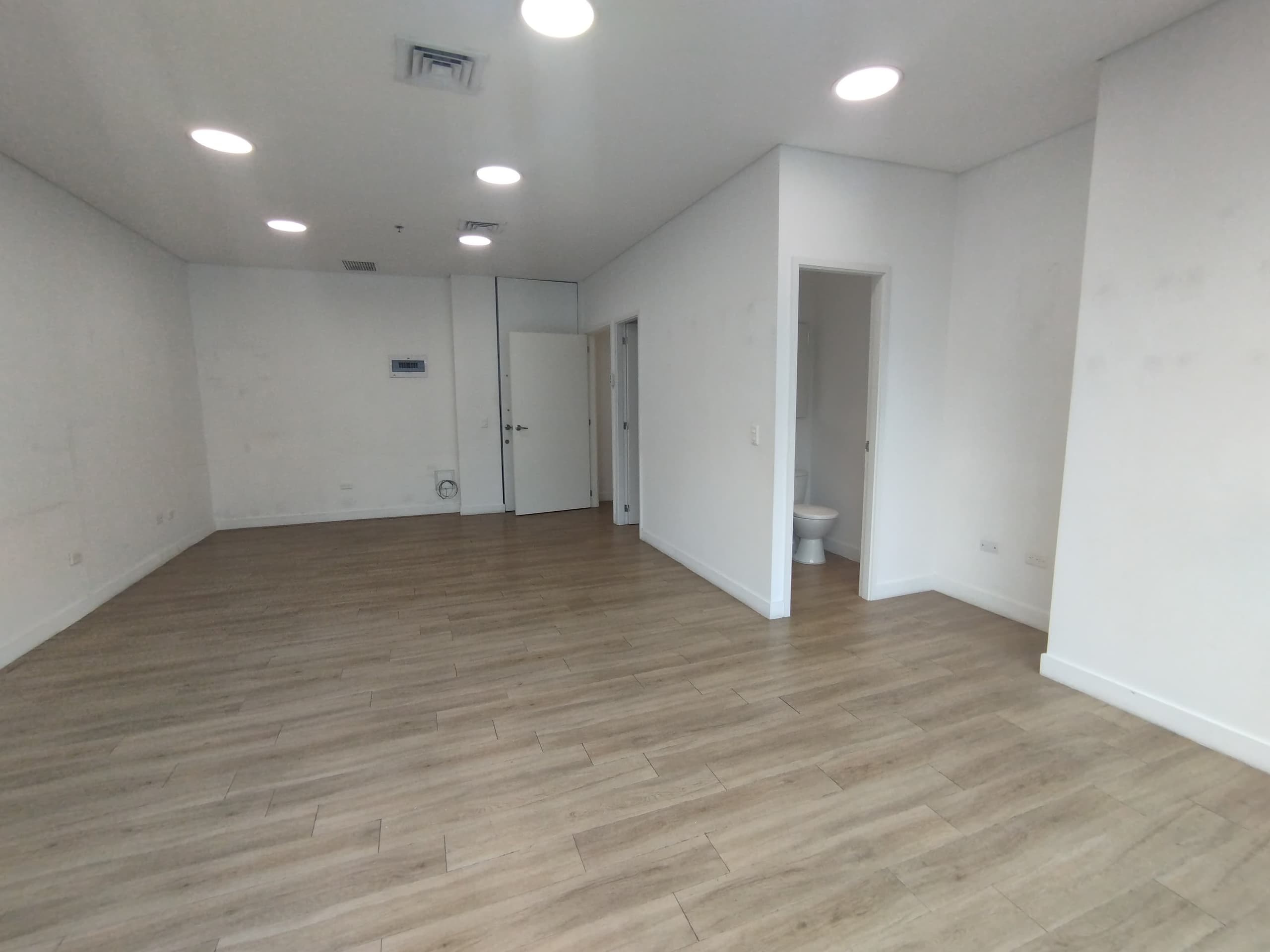 Oficina en arriendo en Los Balsos, El Poblado, Medellín — foto 4 de 12