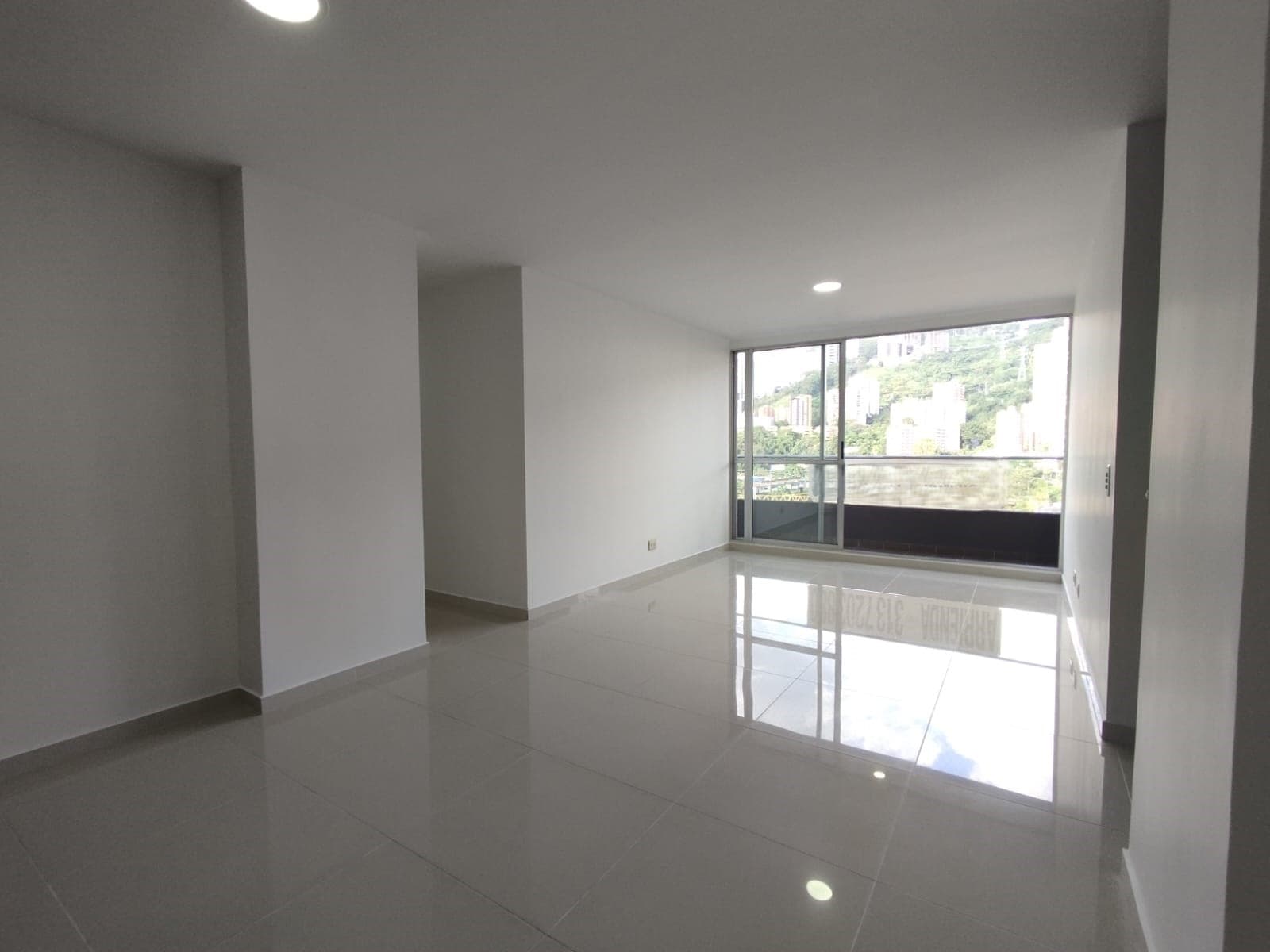 Apartamento en arriendo en Ciudad Del Rio, El Poblado, Medellín — foto 1 de 16