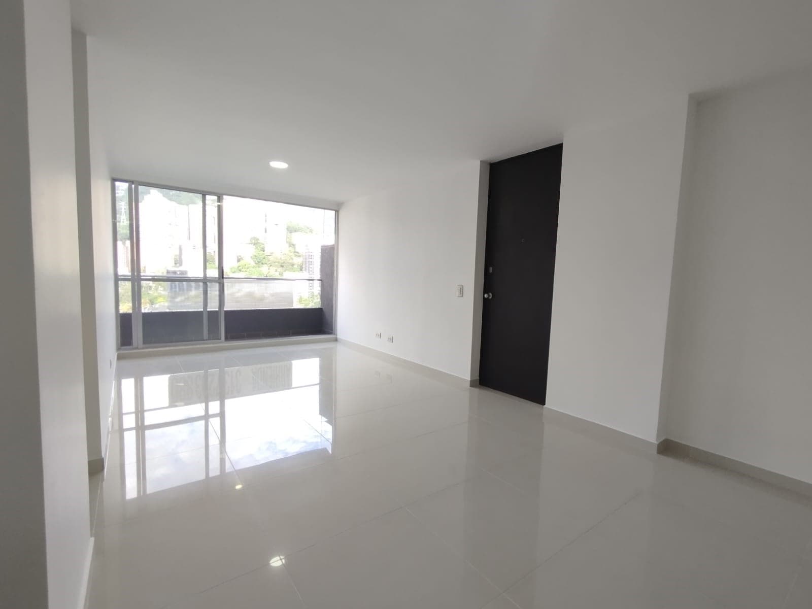 Apartamento en arriendo en Ciudad Del Rio, El Poblado, Medellín — foto 2 de 16