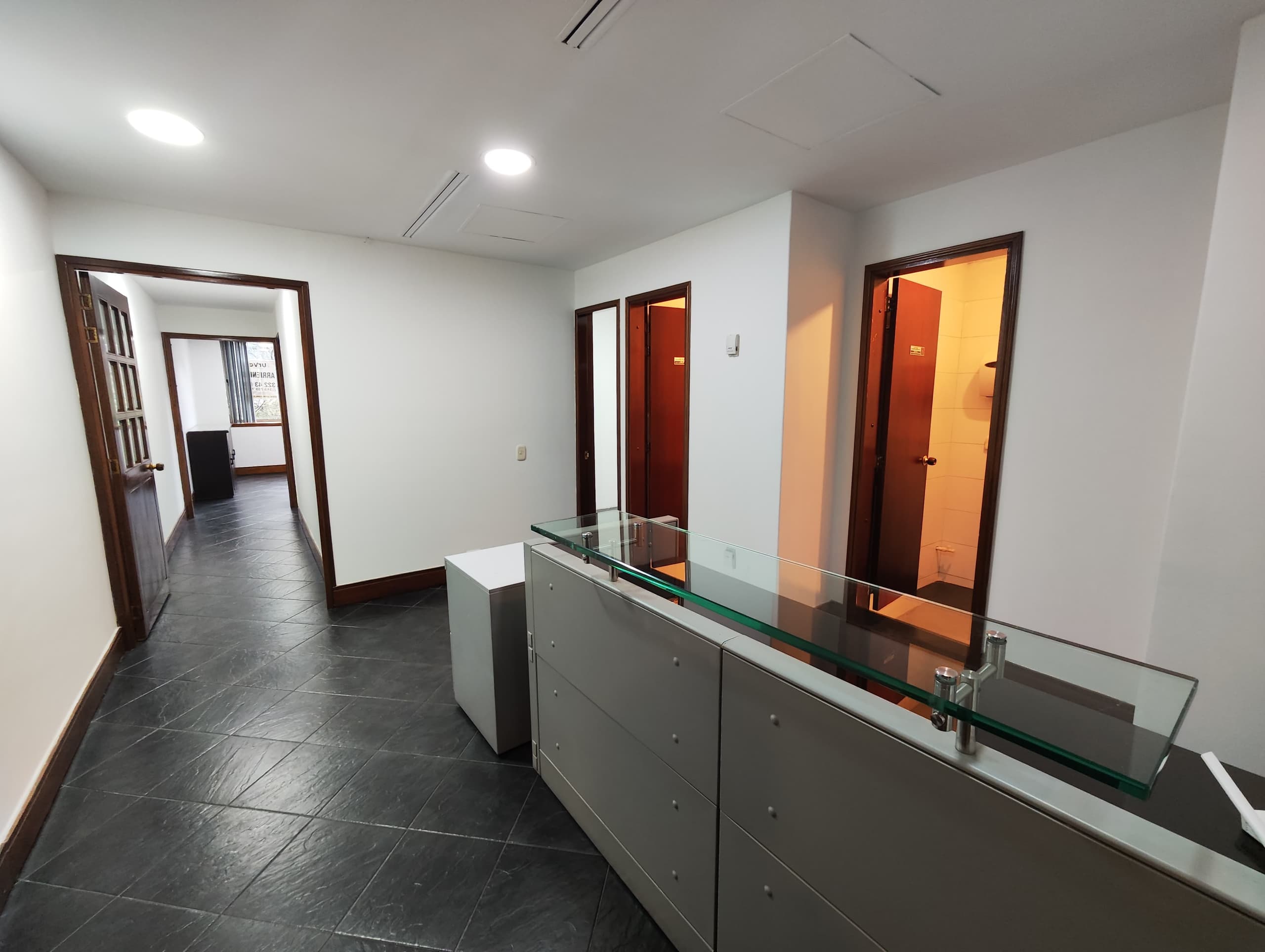 Oficina en arriendo en Milla De Oro, El Poblado, Medellín — foto 1 de 8