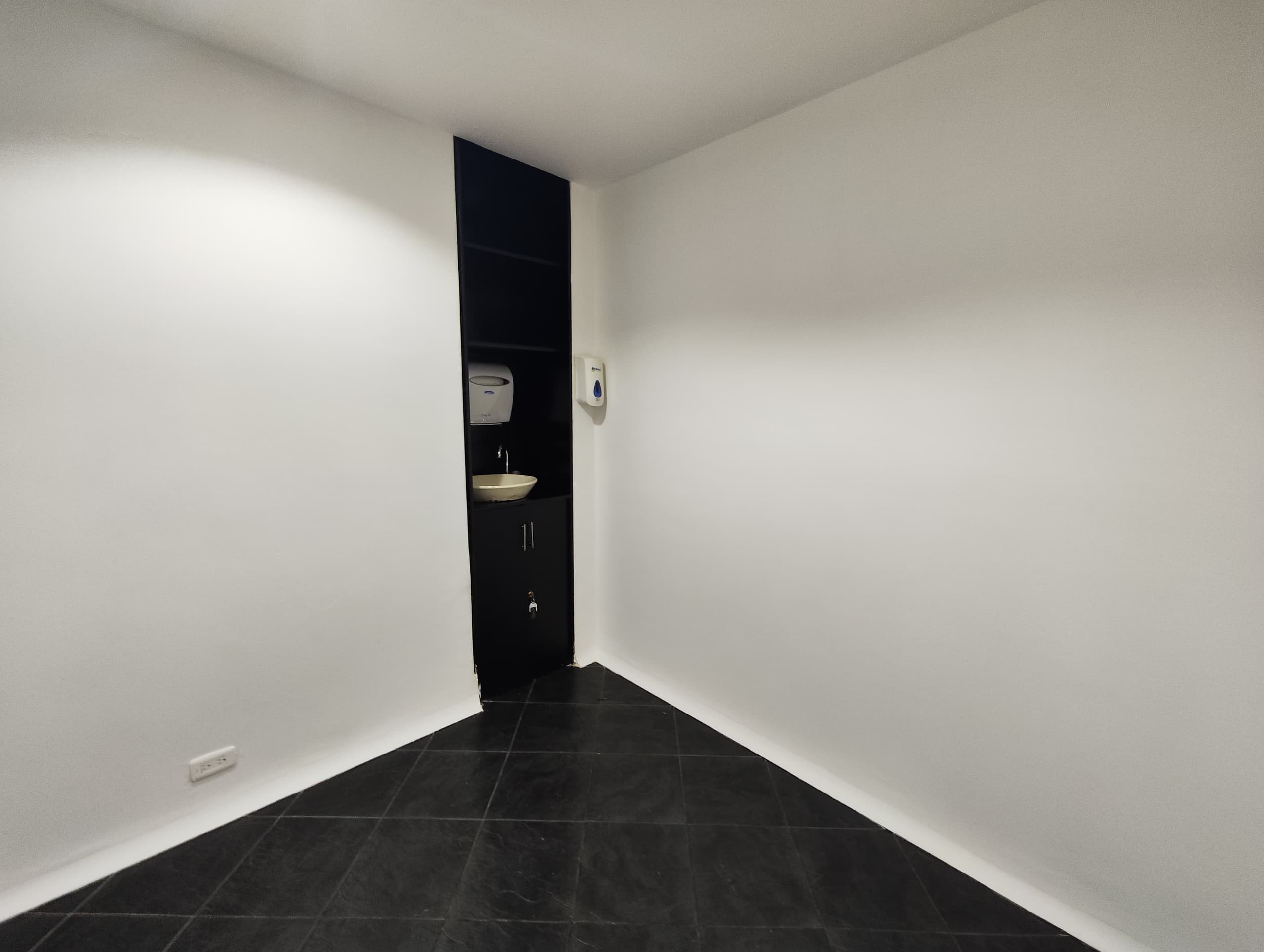 Oficina en arriendo en Milla De Oro, El Poblado, Medellín — foto 5 de 8