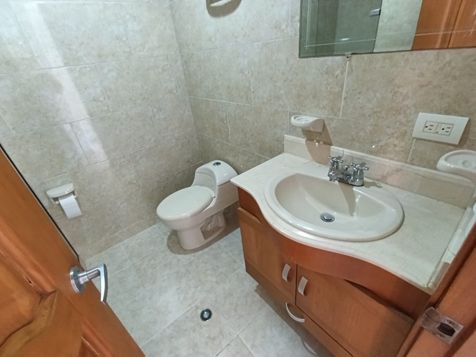 Apartamento en arriendo en Laureles, Medellín — foto 3 de 16