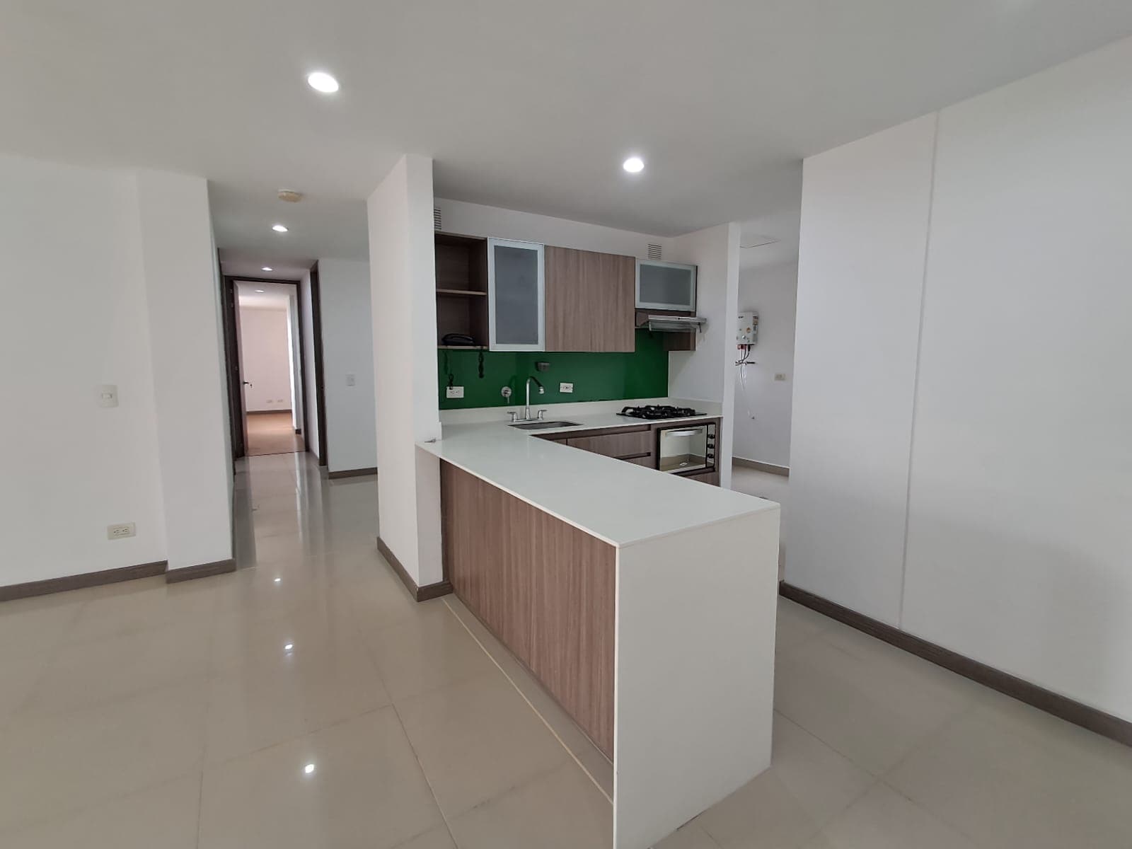 Apartamento en arriendo en Ciudad del Rio, El Poblado, Medellín — foto 1 de 20