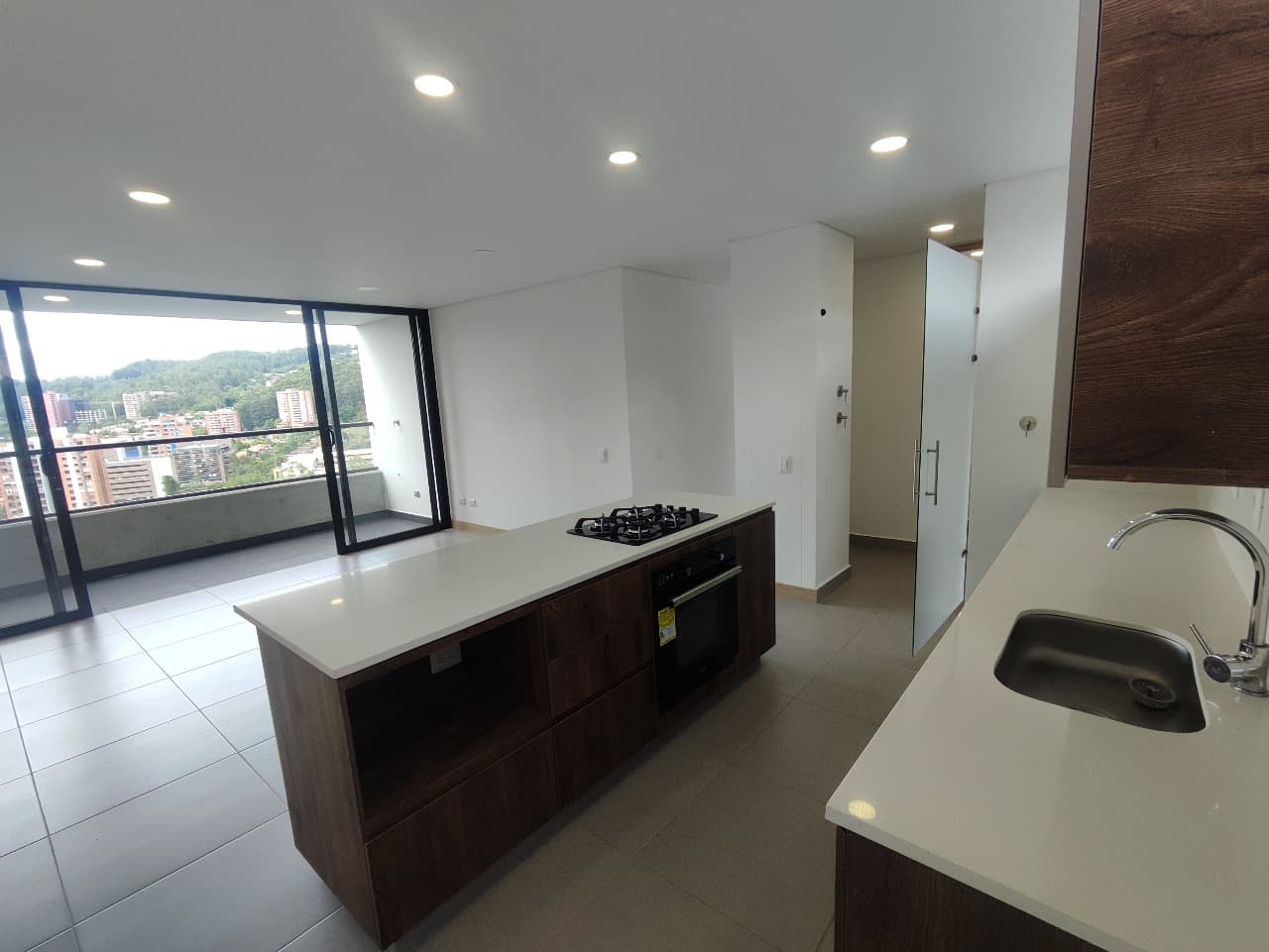 Apartamento en arriendo en El Tesoro, El Poblado, Medellín — foto 3 de 20
