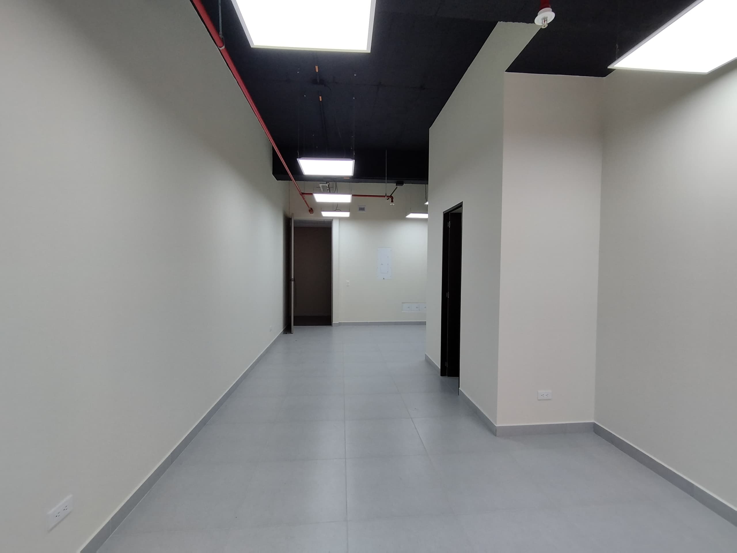 Oficina en arriendo en Altos Del Cola Del Zorro, El Poblado, Medellín — foto 2 de 8
