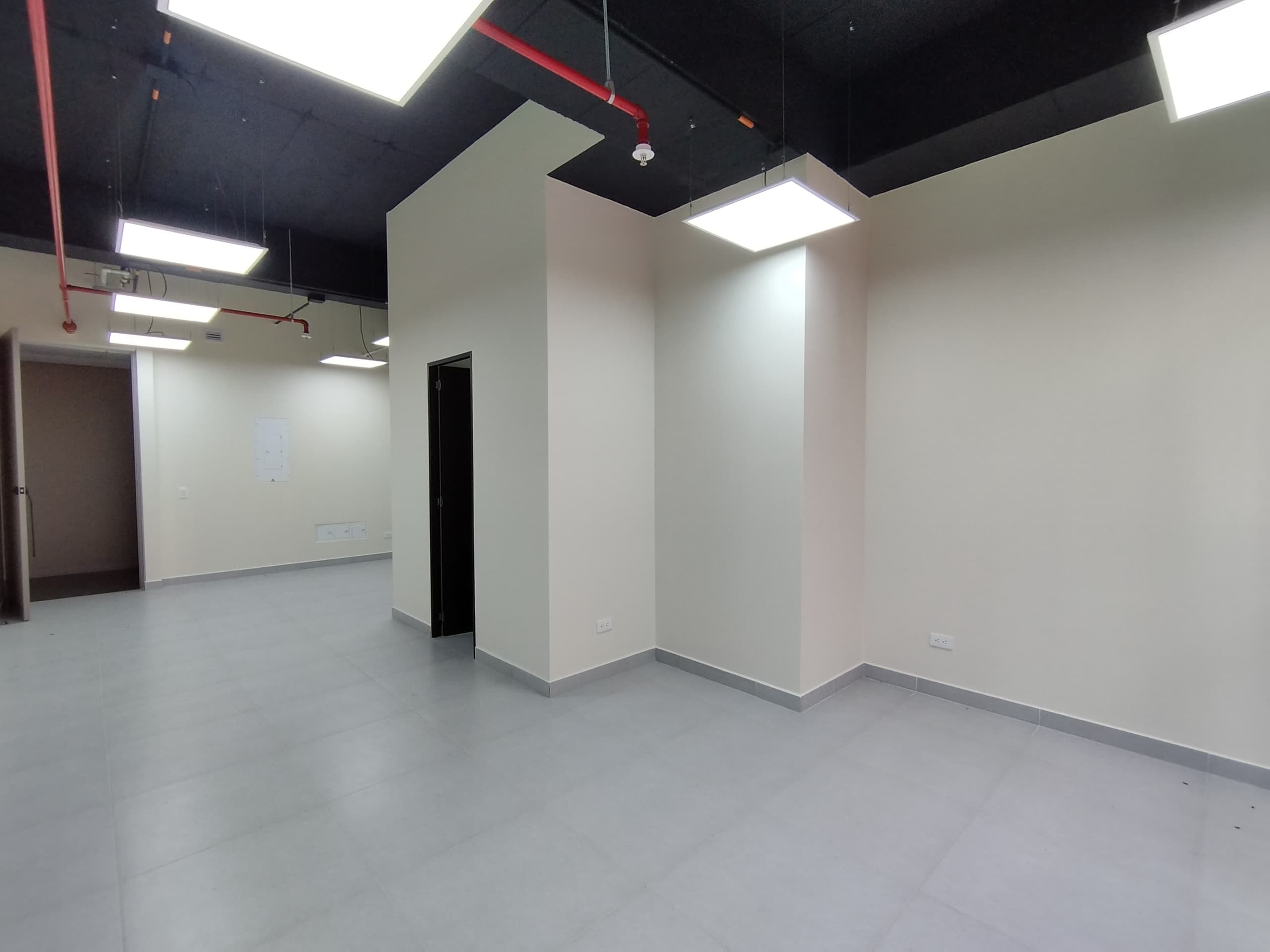Oficina en arriendo en Altos Del Cola Del Zorro, El Poblado, Medellín — foto 4 de 8