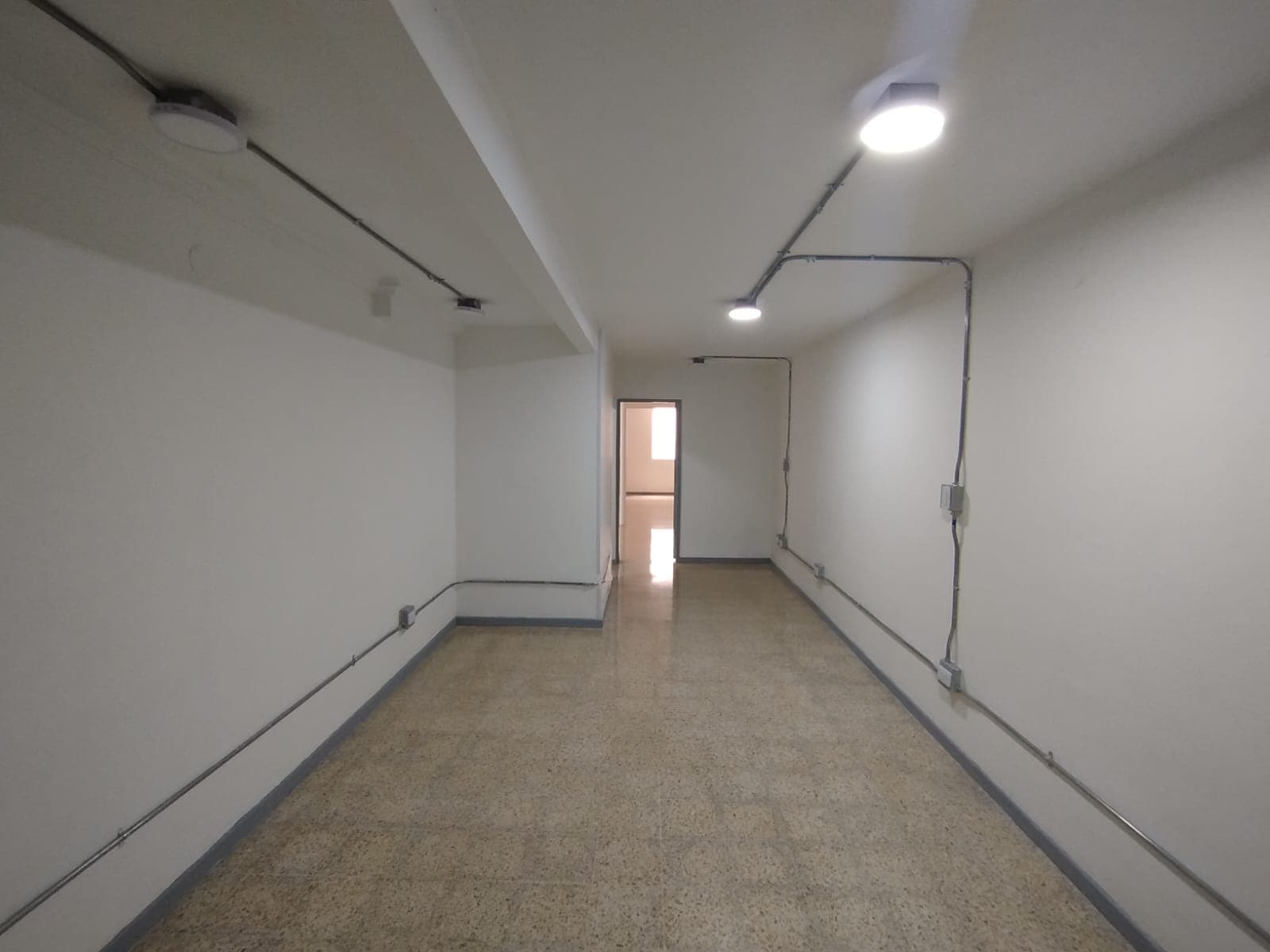 Casa Comercial en arriendo en El Velódromo, Laureles, Medellín — foto 1 de 20