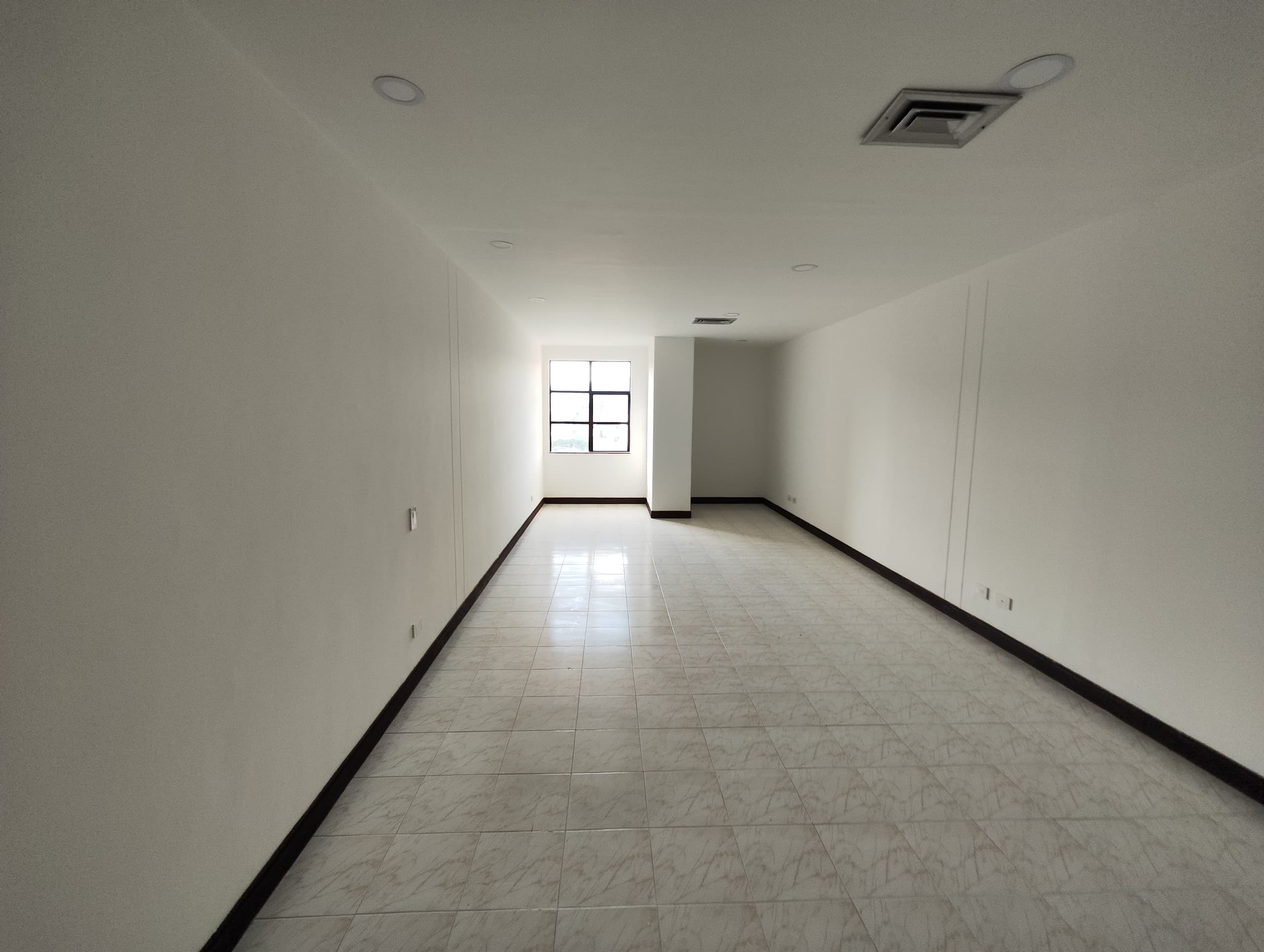 Oficina en arriendo en Milla De Oro, El Poblado, Medellín — foto 2 de 8
