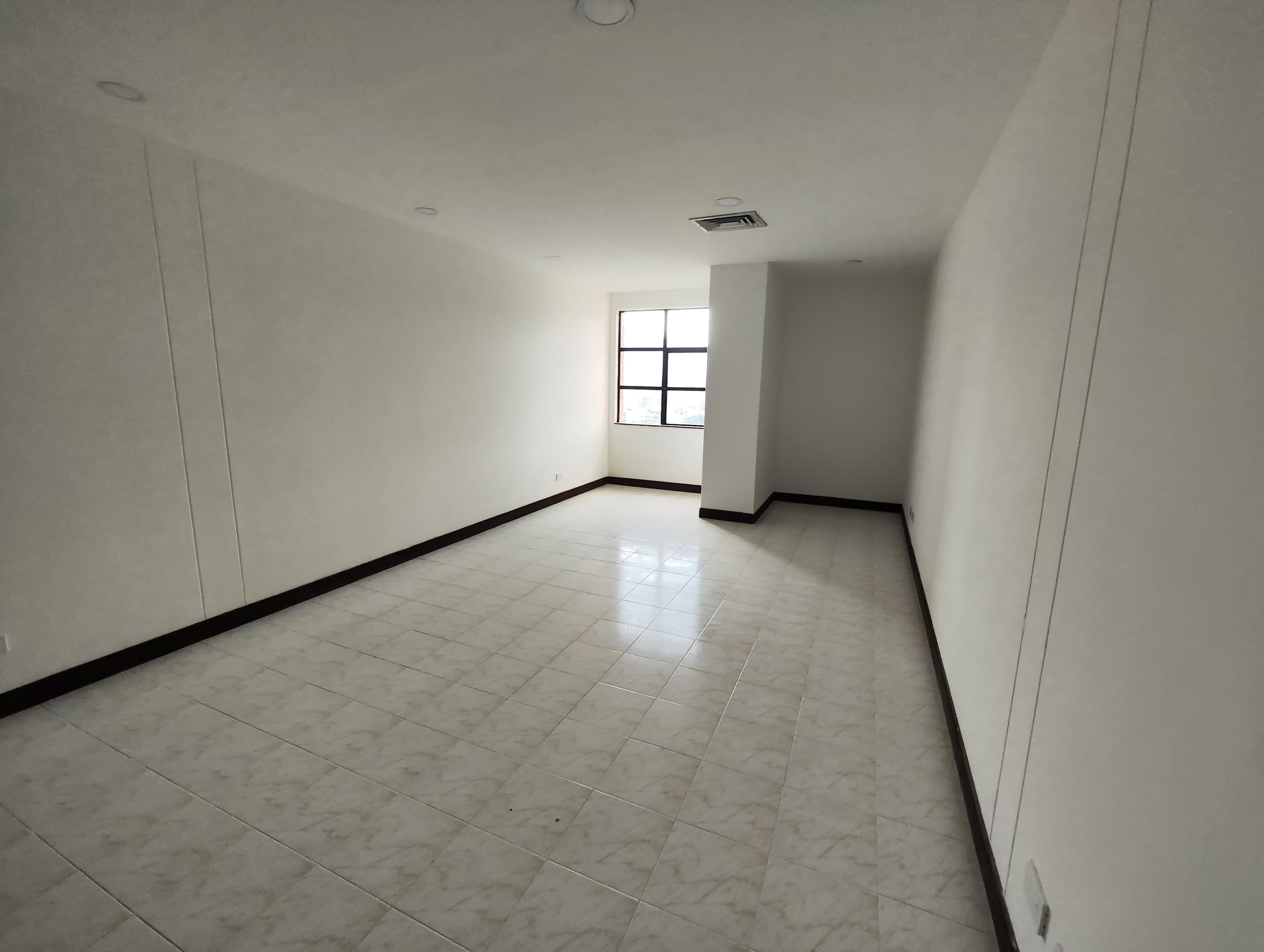 Oficina en arriendo en Milla De Oro, El Poblado, Medellín — foto 3 de 8