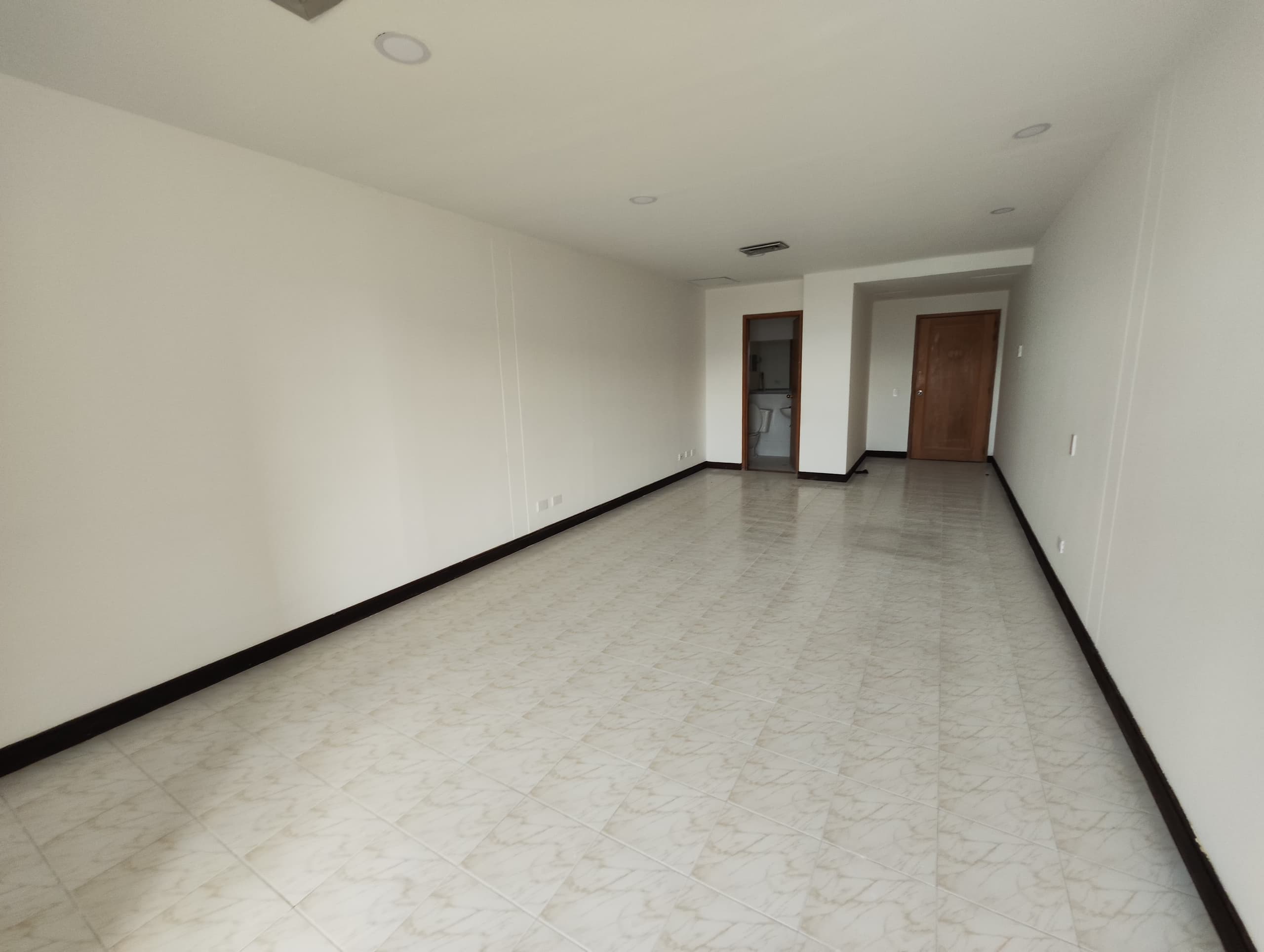 Oficina en arriendo en Milla De Oro, El Poblado, Medellín — foto 5 de 8